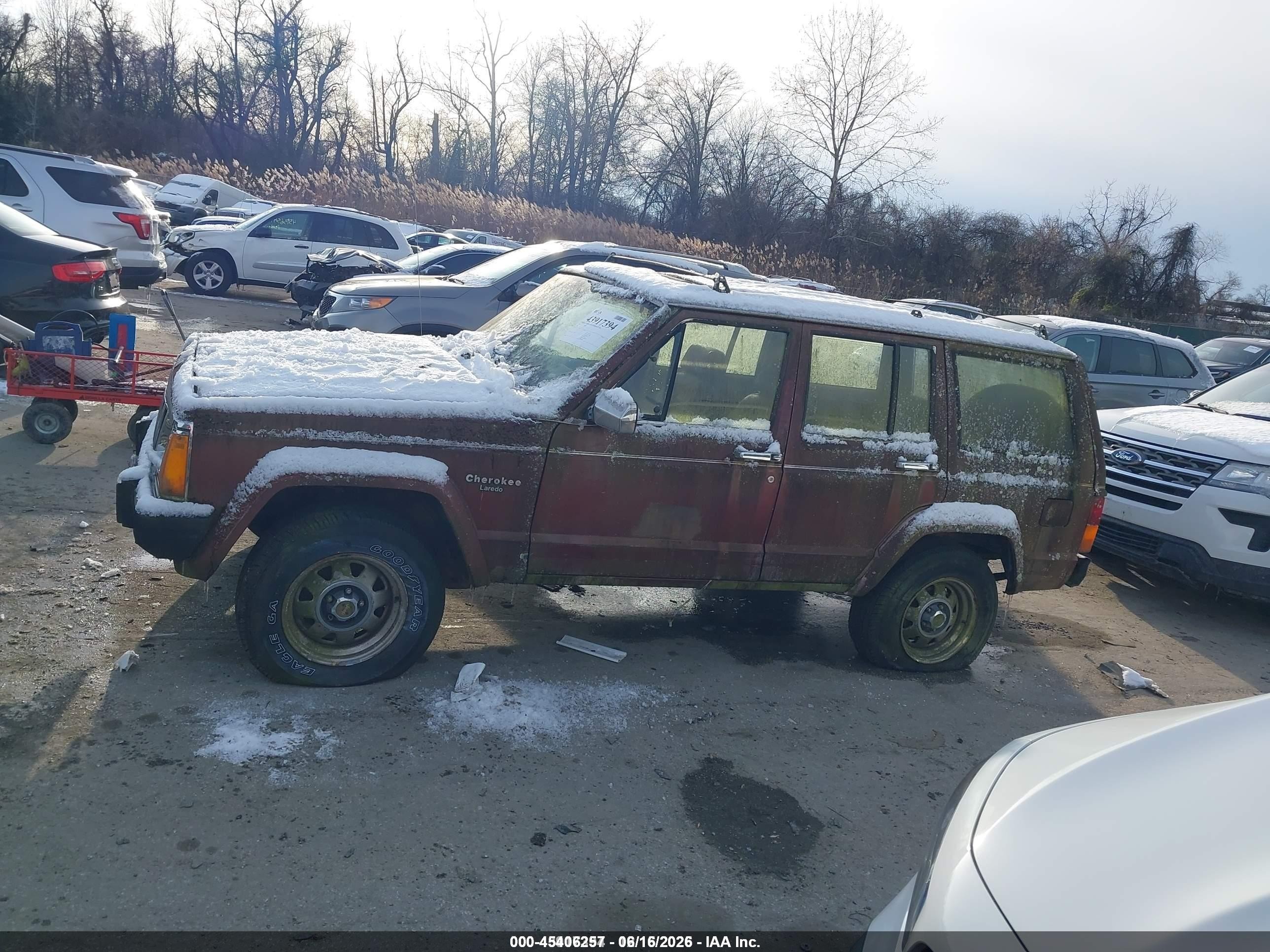 1985 Jeep Cherokee Laredo Burgundy vin: 1JCUL7844FT101878