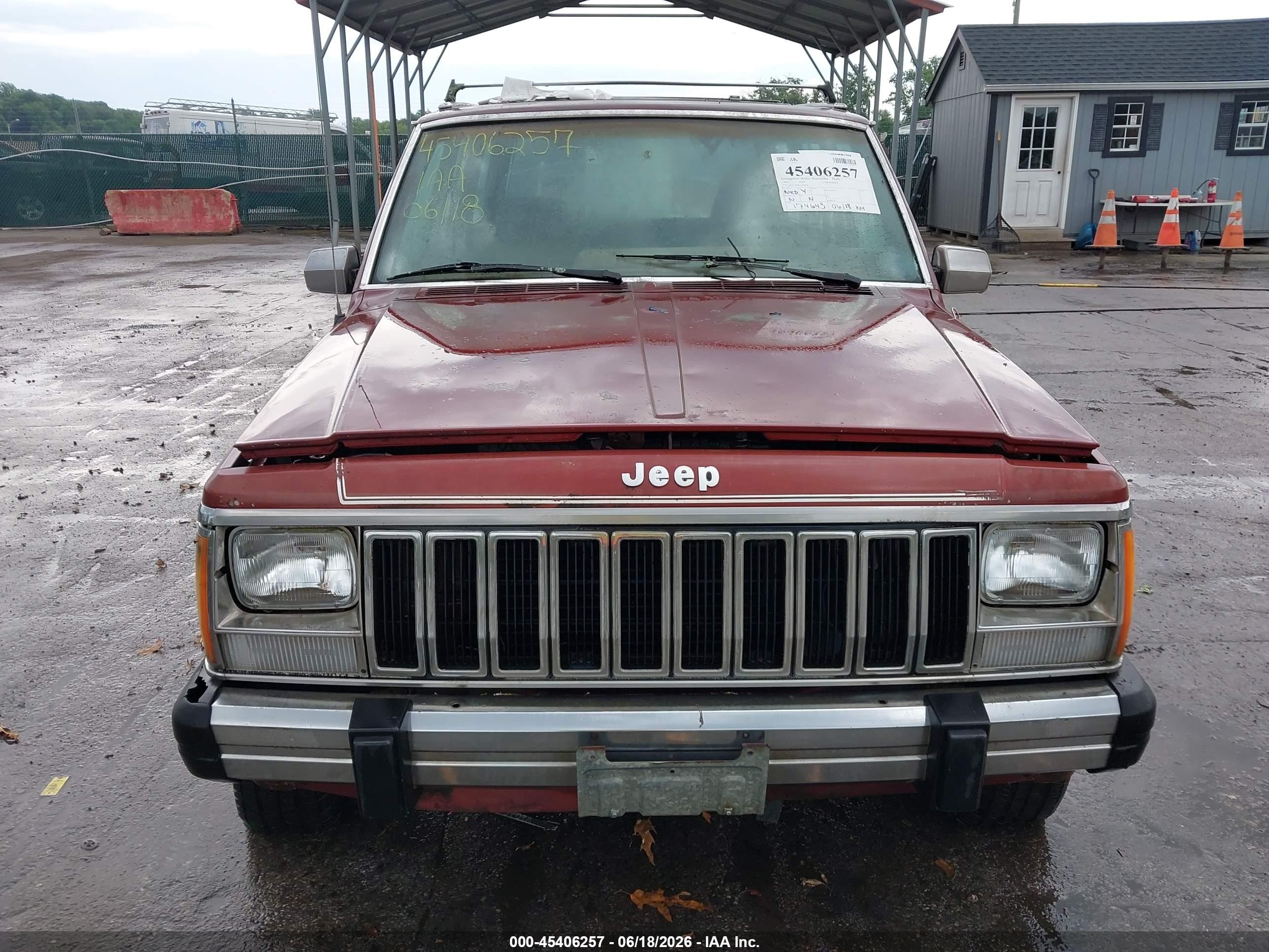 1985 Jeep Cherokee Laredo Burgundy vin: 1JCUL7844FT101878