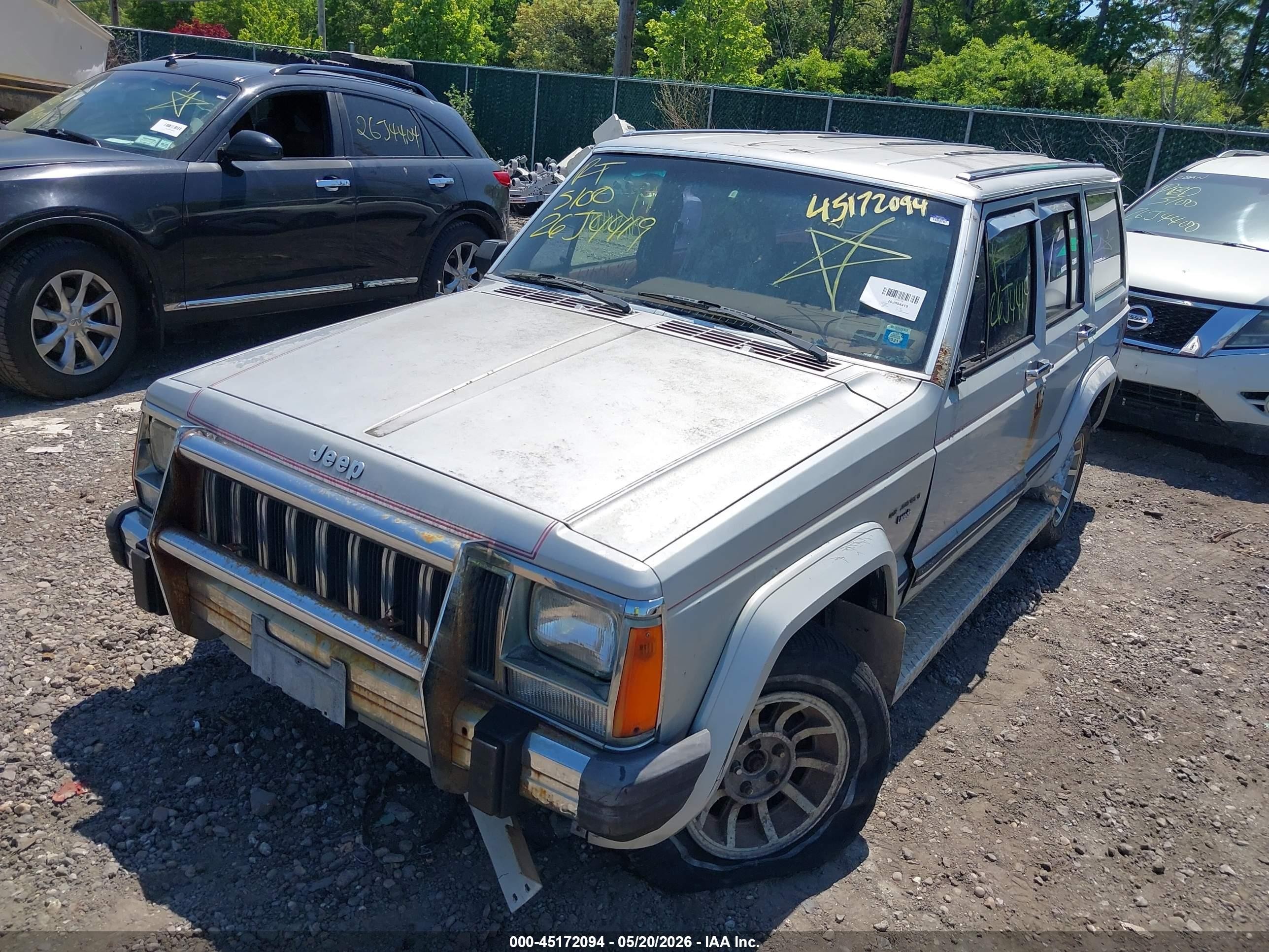 1986 Jeep Cherokee Laredo Gray vin: 1JCWC7844GT052837
