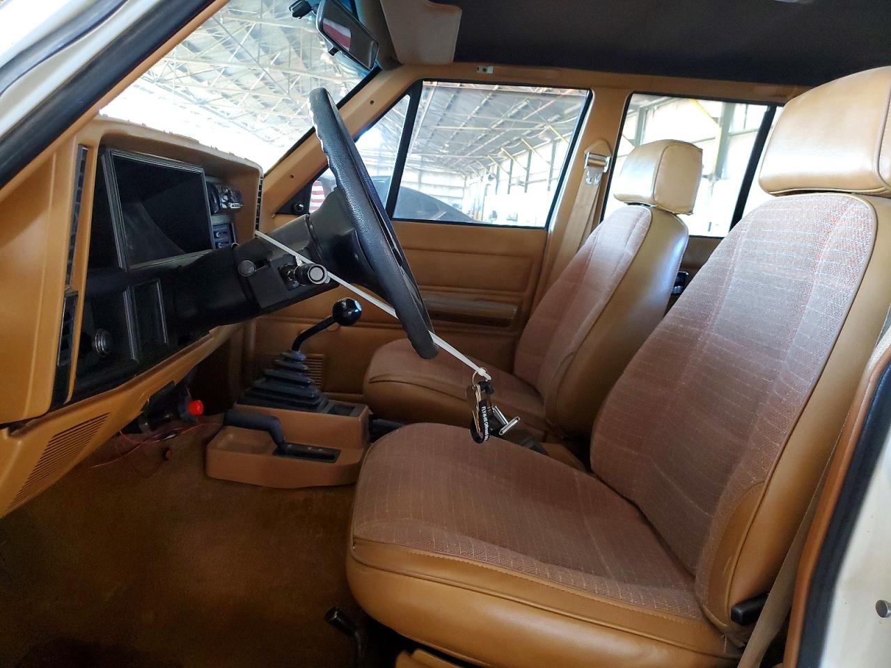 1986 Jeep Cherokee Beige vin: 1JCWL7812GT152408