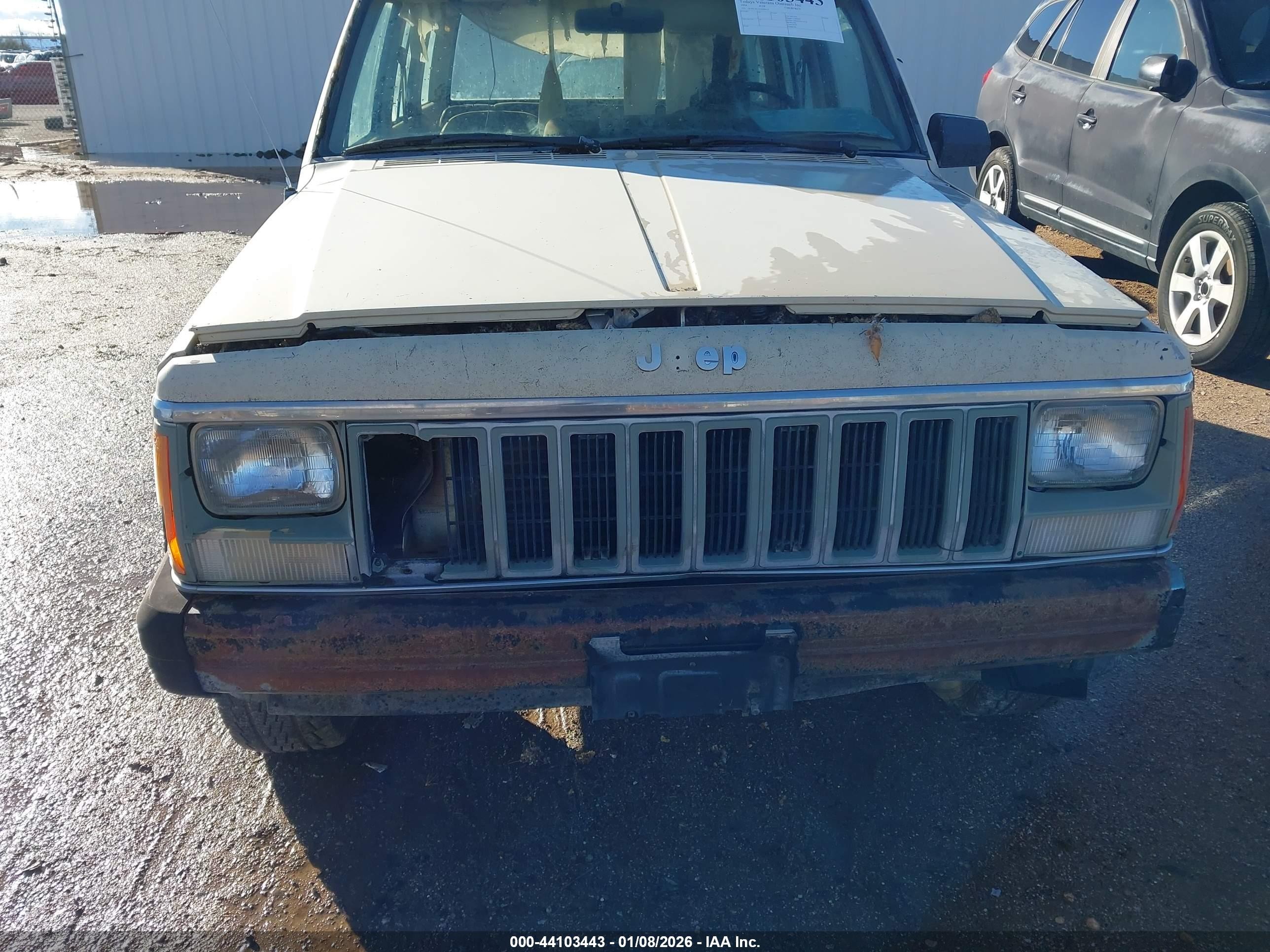 1984 Jeep Cherokee   Beige vin: 1JCWL7815ET090614