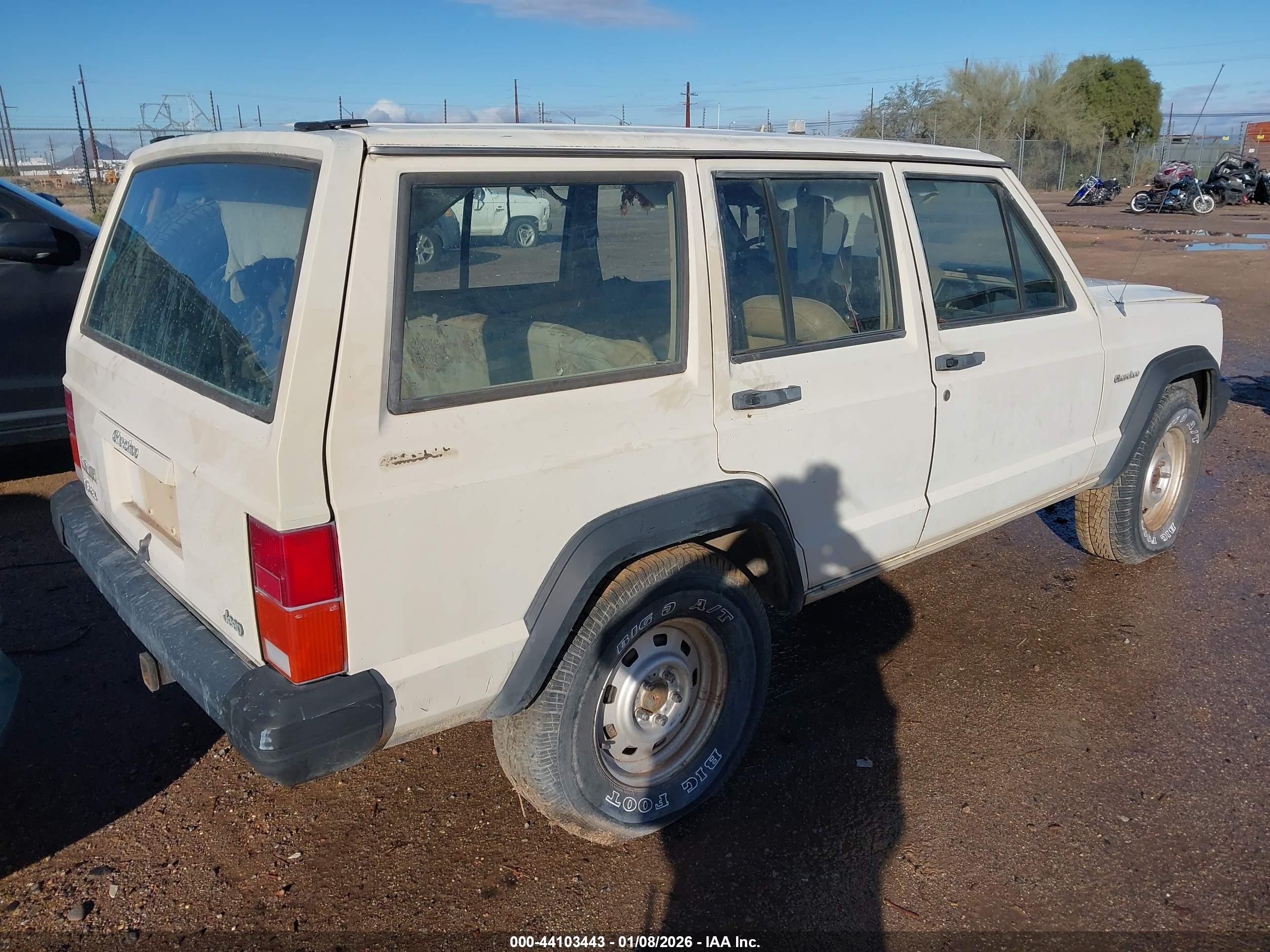 1984 Jeep Cherokee   Beige vin: 1JCWL7815ET090614