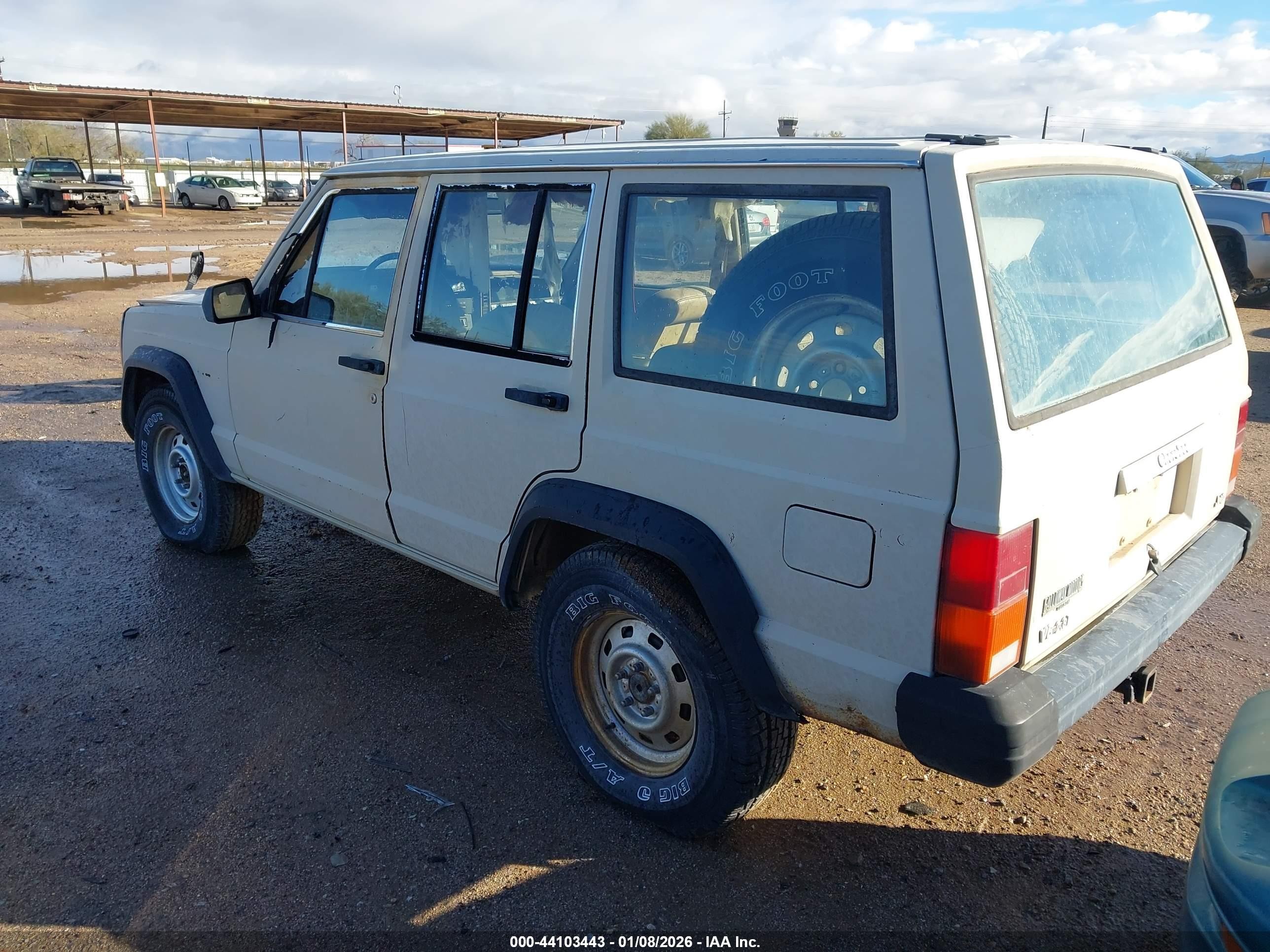 1984 Jeep Cherokee   Beige vin: 1JCWL7815ET090614
