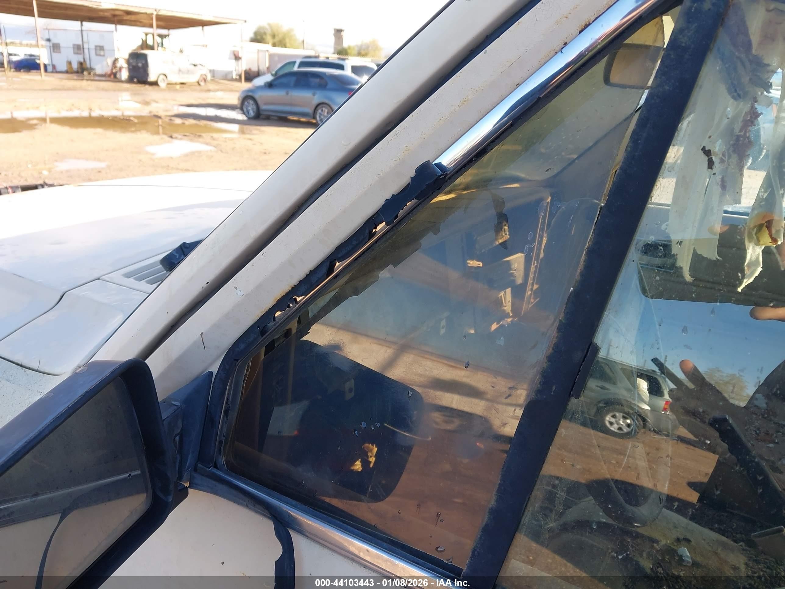 1984 Jeep Cherokee   Beige vin: 1JCWL7815ET090614