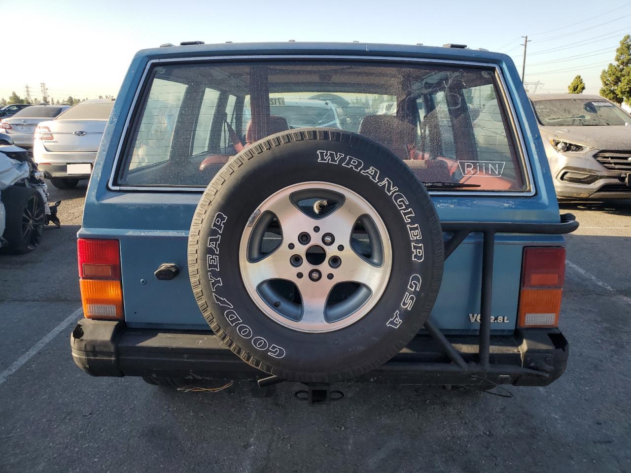 1986 Jeep Cherokee Laredo Blue vin: 1JCWL7846GT152101