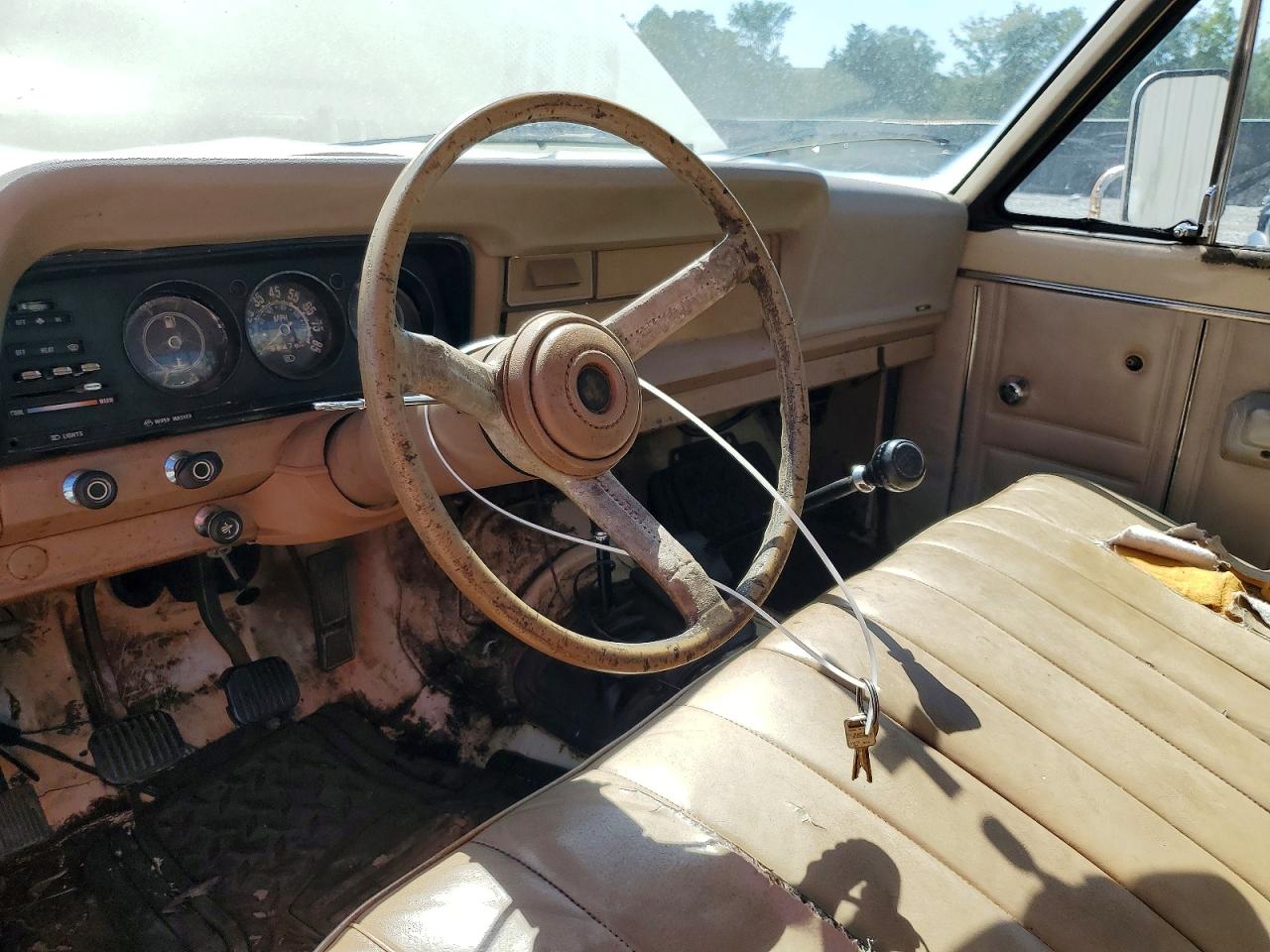1984 Jeep Jeep Truck J10 Tan vin: 1JTCM26N9ET040503
