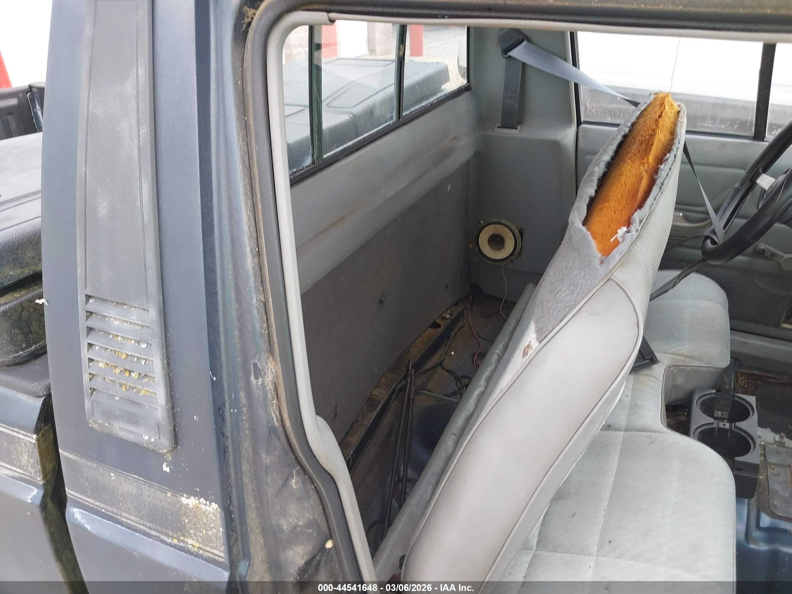 1988 Jeep Comanche Pioneer Blue vin: 1JTHS64P4JT239654