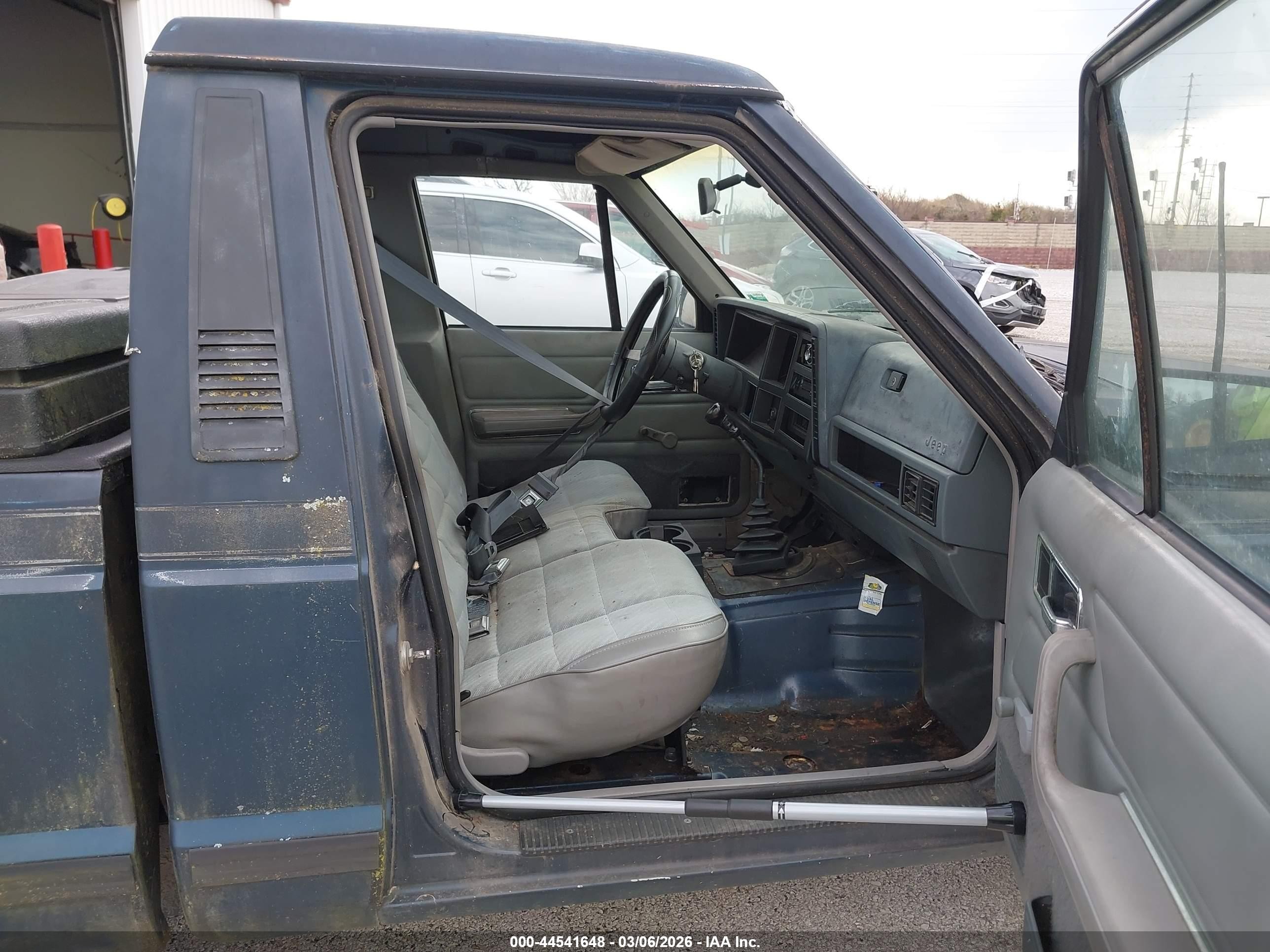 1988 Jeep Comanche Pioneer Blue vin: 1JTHS64P4JT239654