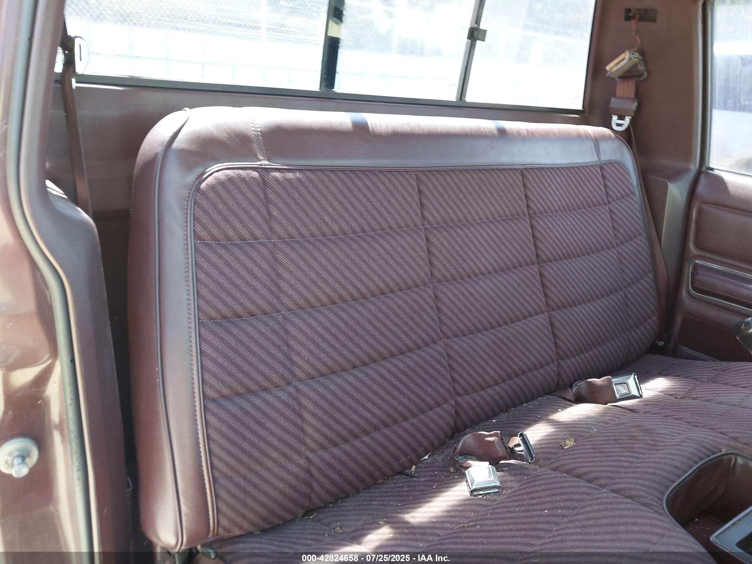 1988 Jeep Comanche Pioneer Burgundy vin: 1JTML63P3JT230344