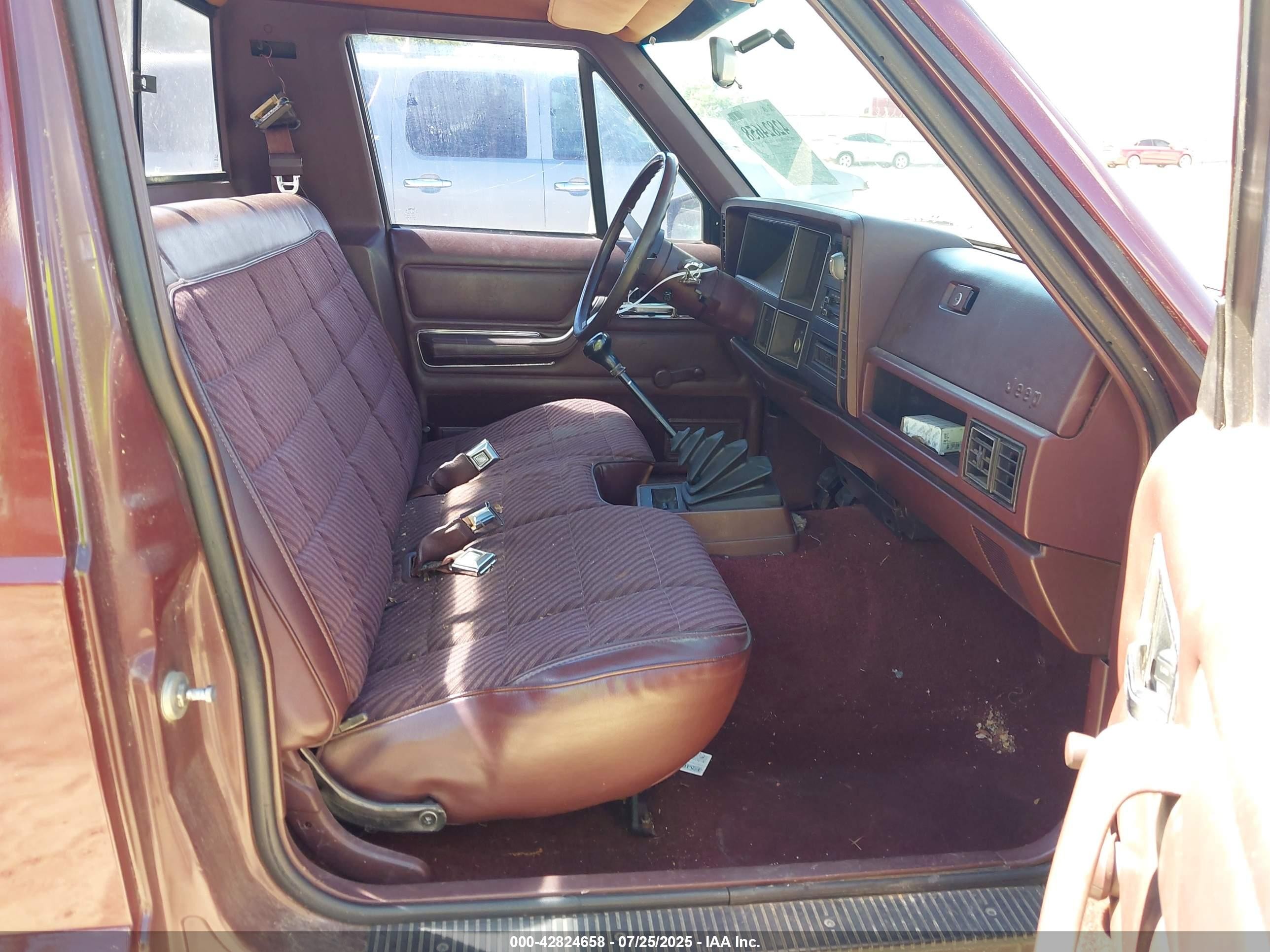 1988 Jeep Comanche Pioneer Burgundy vin: 1JTML63P3JT230344
