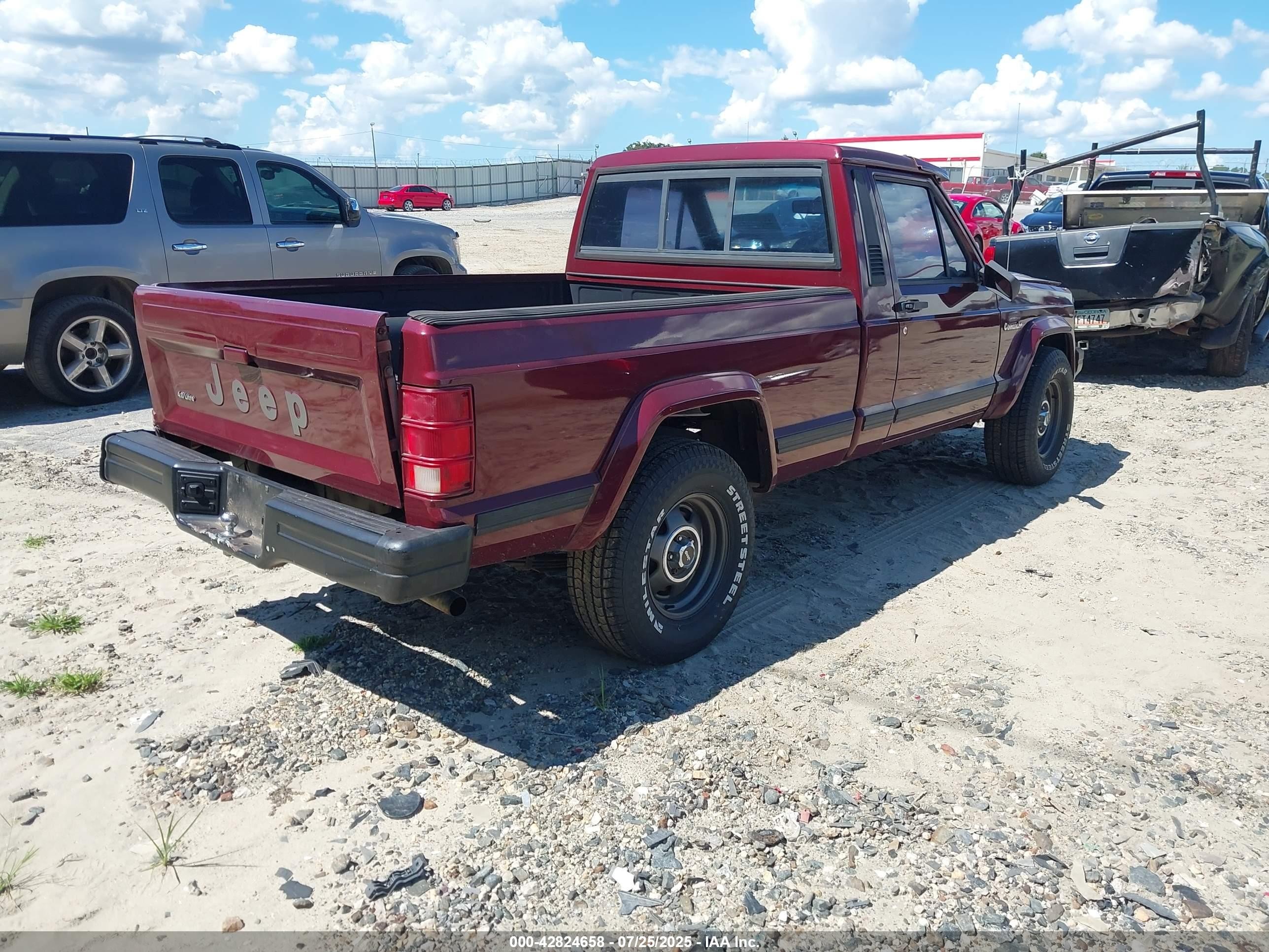 1988 Jeep Comanche Pioneer Burgundy vin: 1JTML63P3JT230344