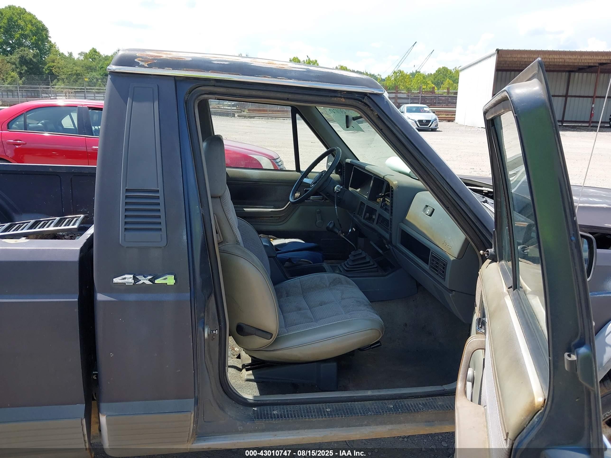 1988 Jeep Comanche Laredo Gray vin: 1JTML65T3JT245923