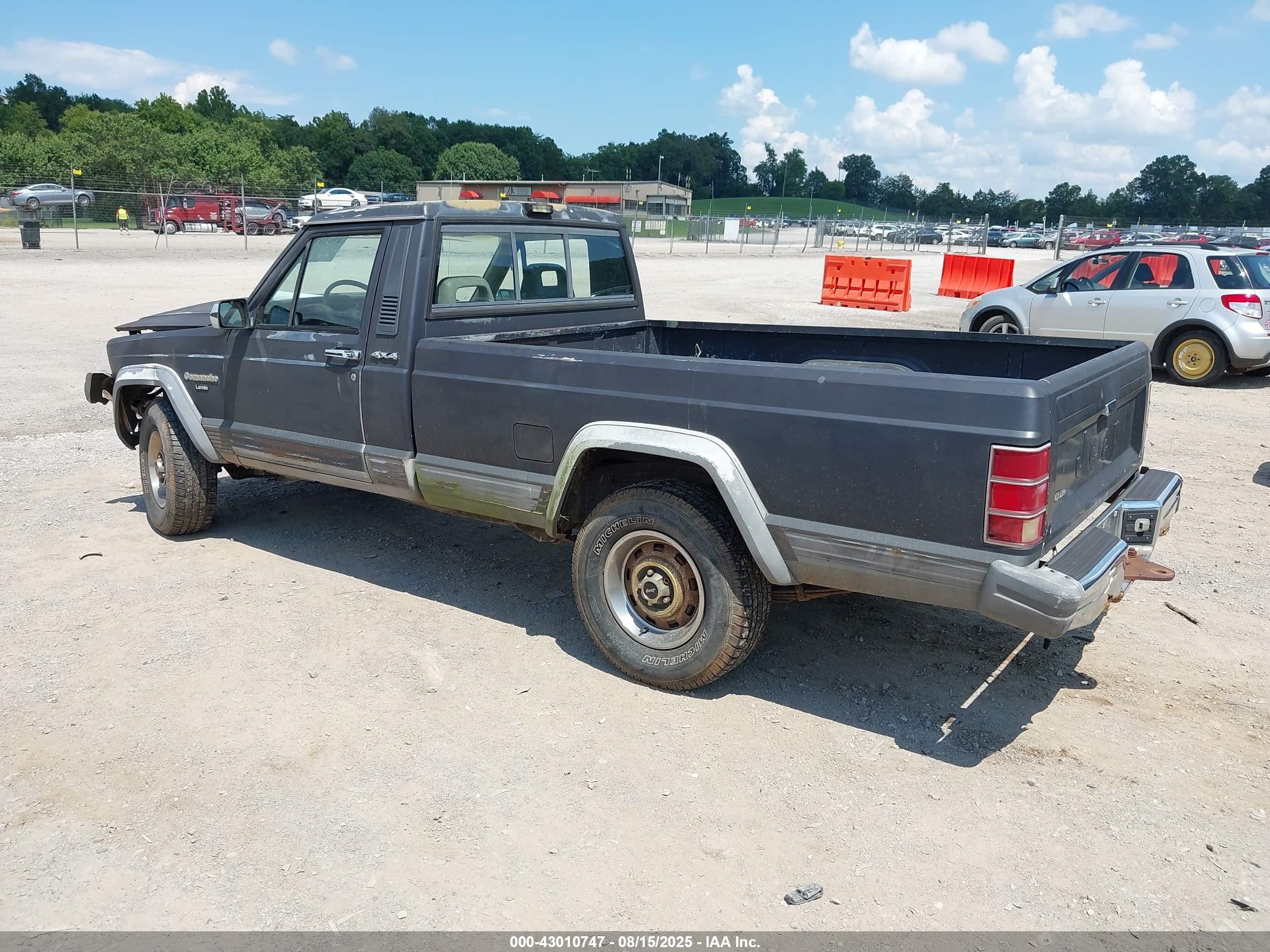 1988 Jeep Comanche Laredo Gray vin: 1JTML65T3JT245923
