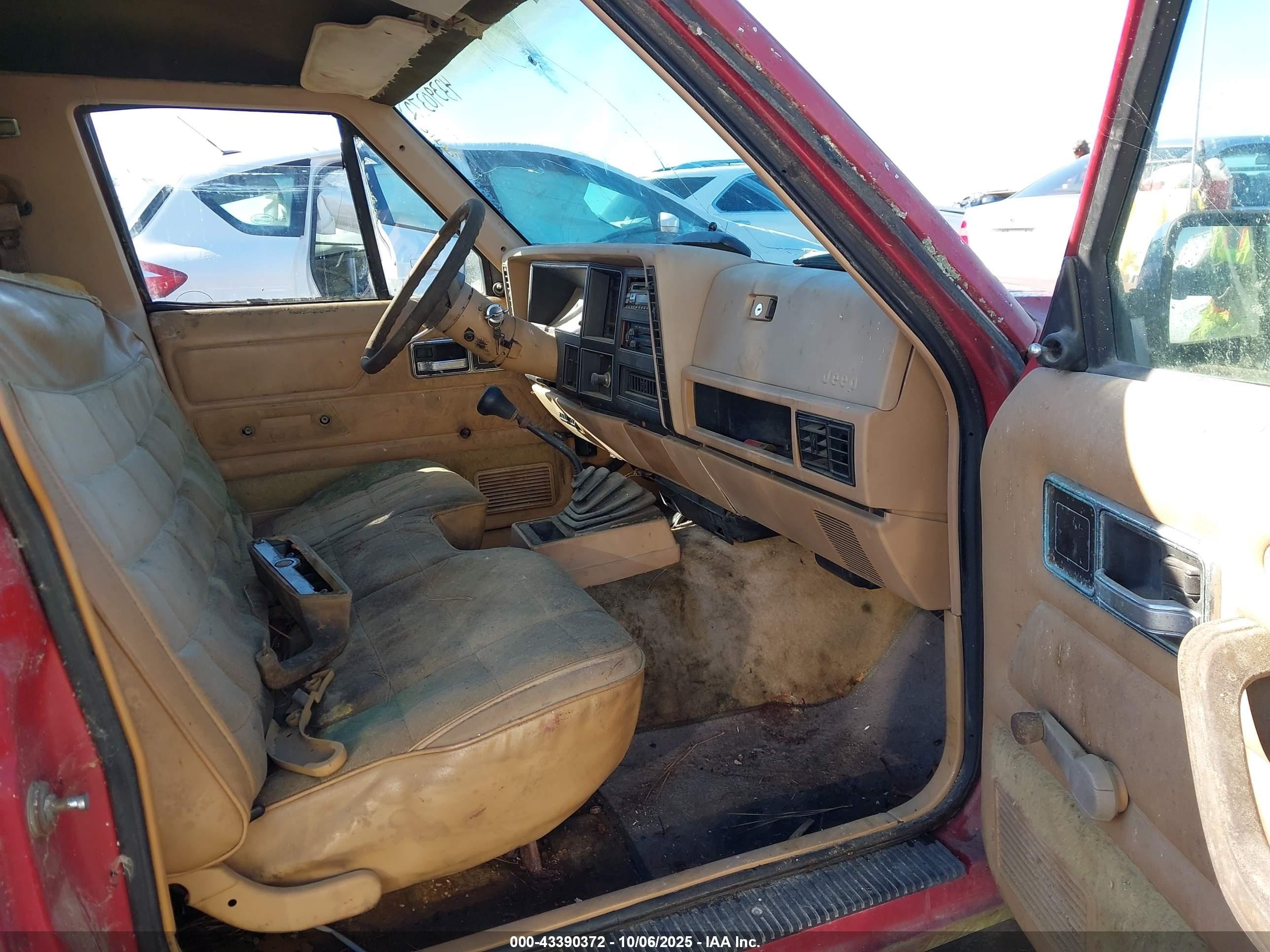 1988 Jeep Comanche Pioneer Red vin: 1JTMW64P4JT256005