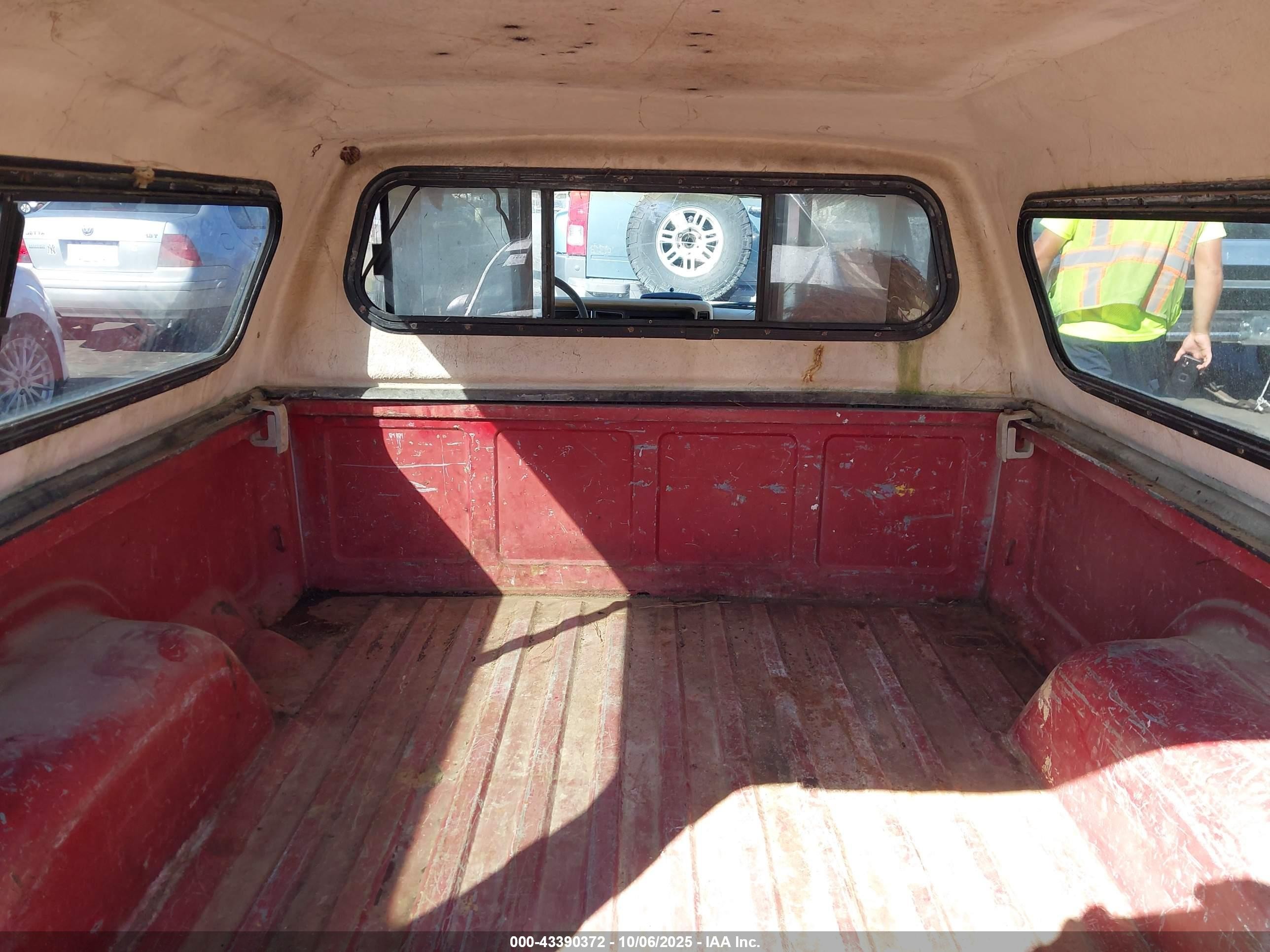 1988 Jeep Comanche Pioneer Red vin: 1JTMW64P4JT256005