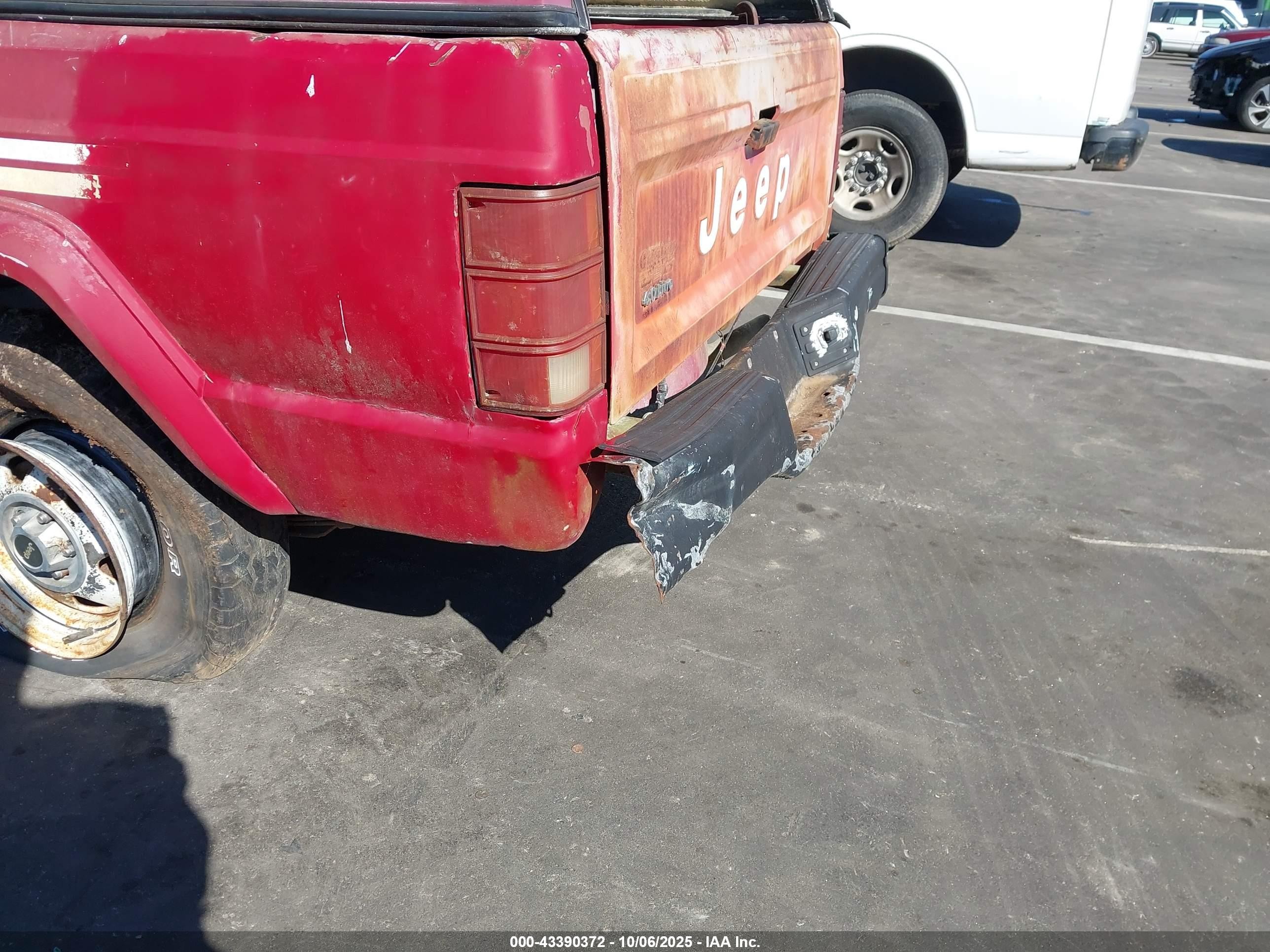 1988 Jeep Comanche Pioneer Red vin: 1JTMW64P4JT256005