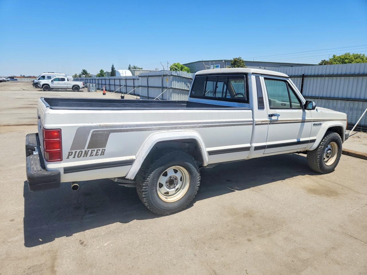 1988 Jeep Comanche Pioneer Белый vin: 1JTMW66R0JT120761