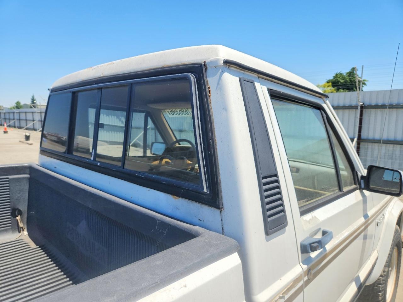 1988 Jeep Comanche Pioneer Белый vin: 1JTMW66R0JT120761
