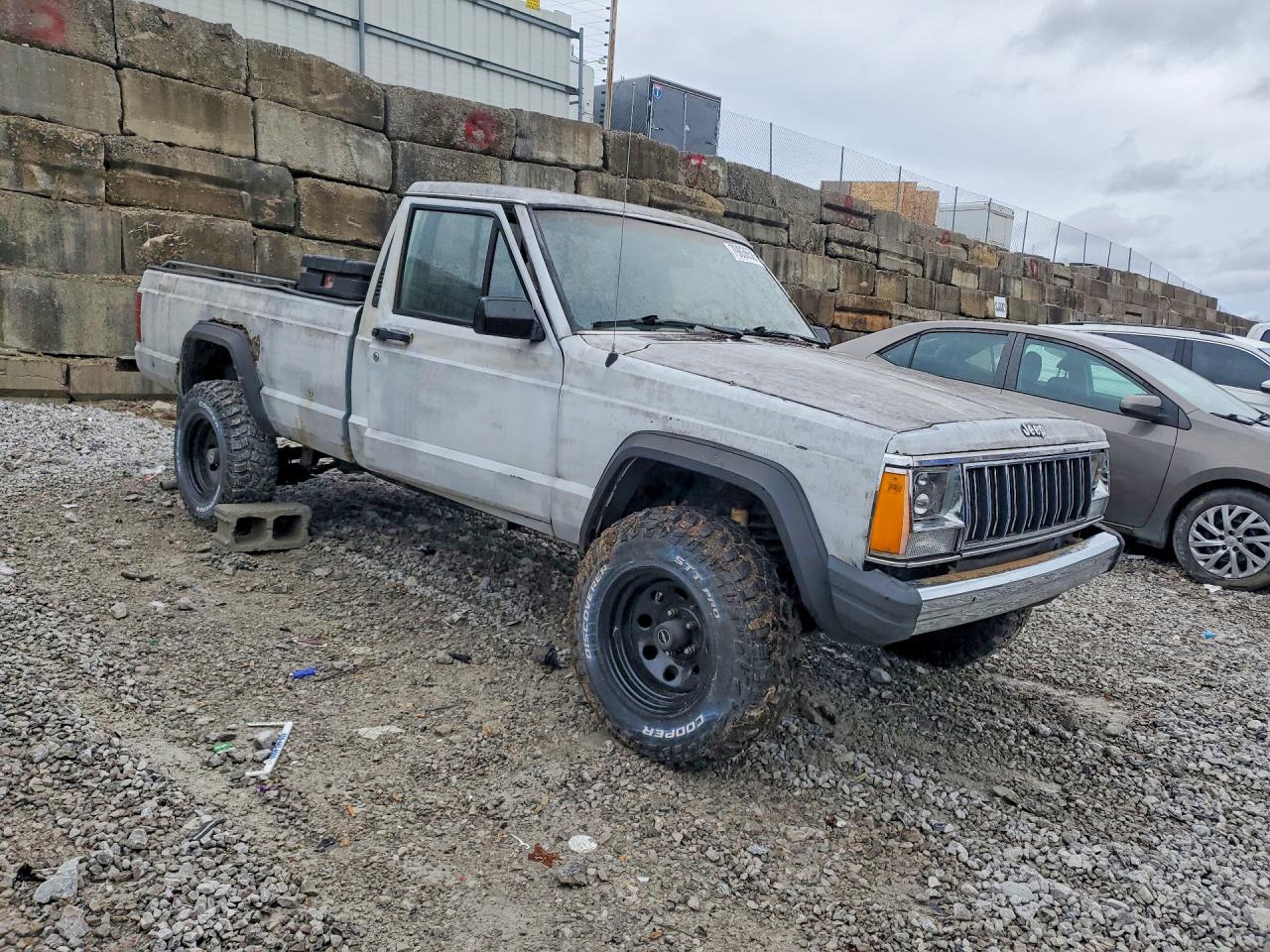 1986 Jeep Comanche Custom Silver vin: 1JTWL6517GT185211
