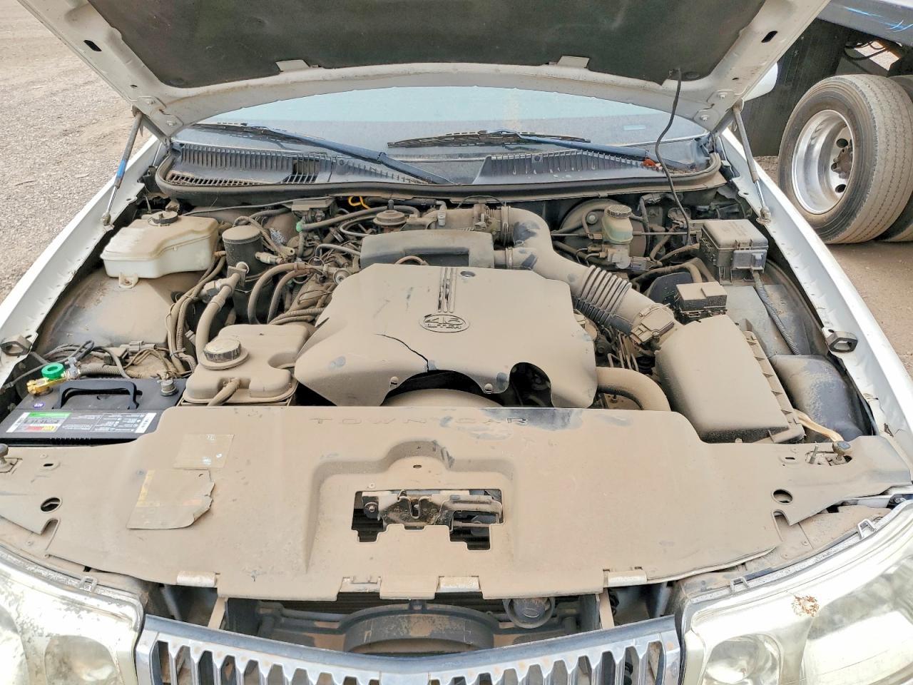 2001 Lincoln Town Car Executive White vin: 1L1FM81W01Y704313