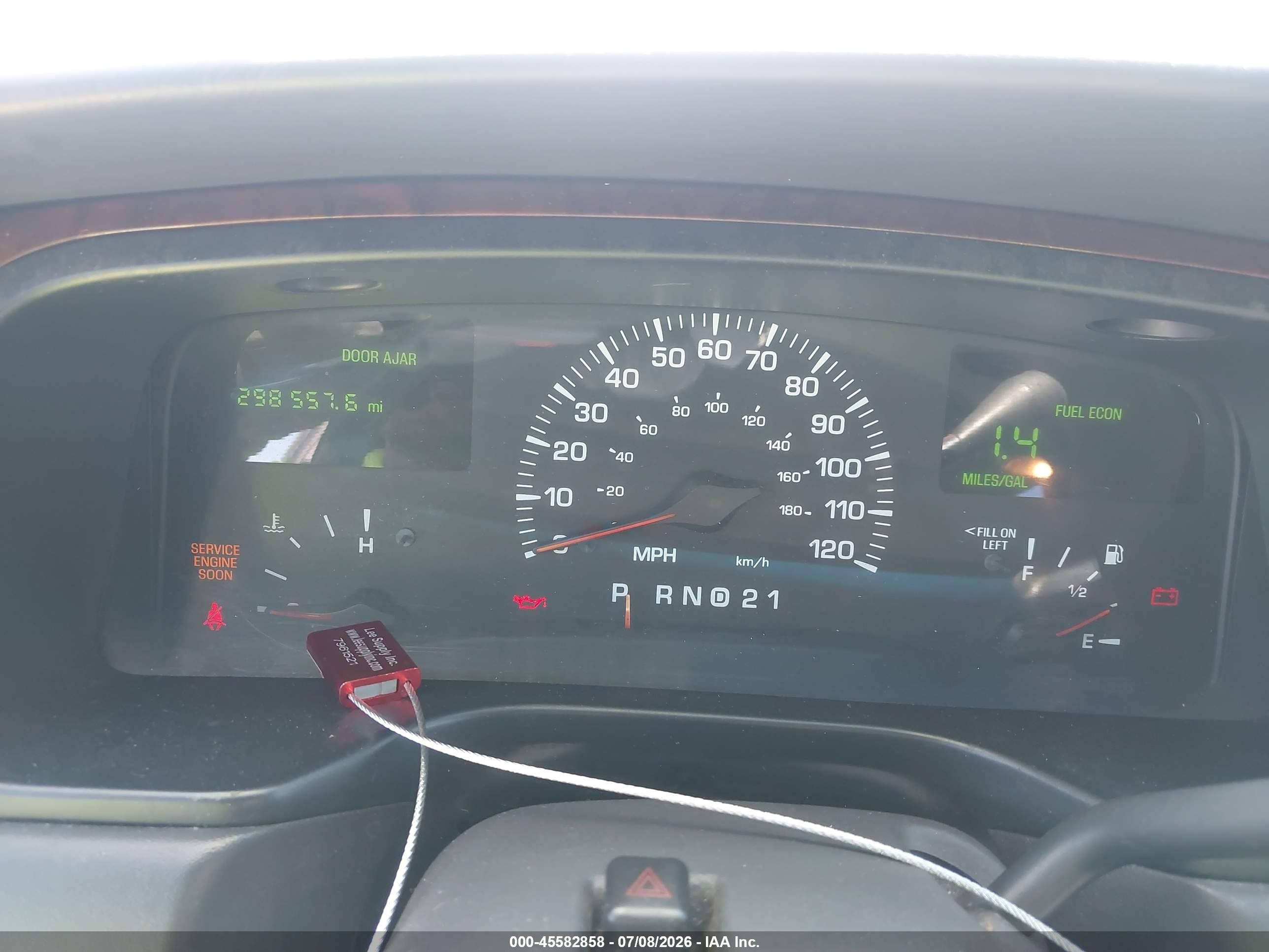 2000 Lincoln Town Car Signature Черный vin: 1L1FM81W3YY772549