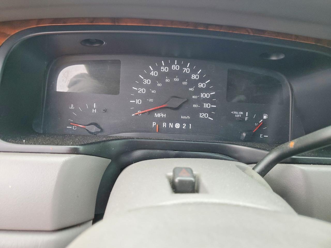 1998 Lincoln Town Car Limousine White vin: 1L1FM81W8WY611515