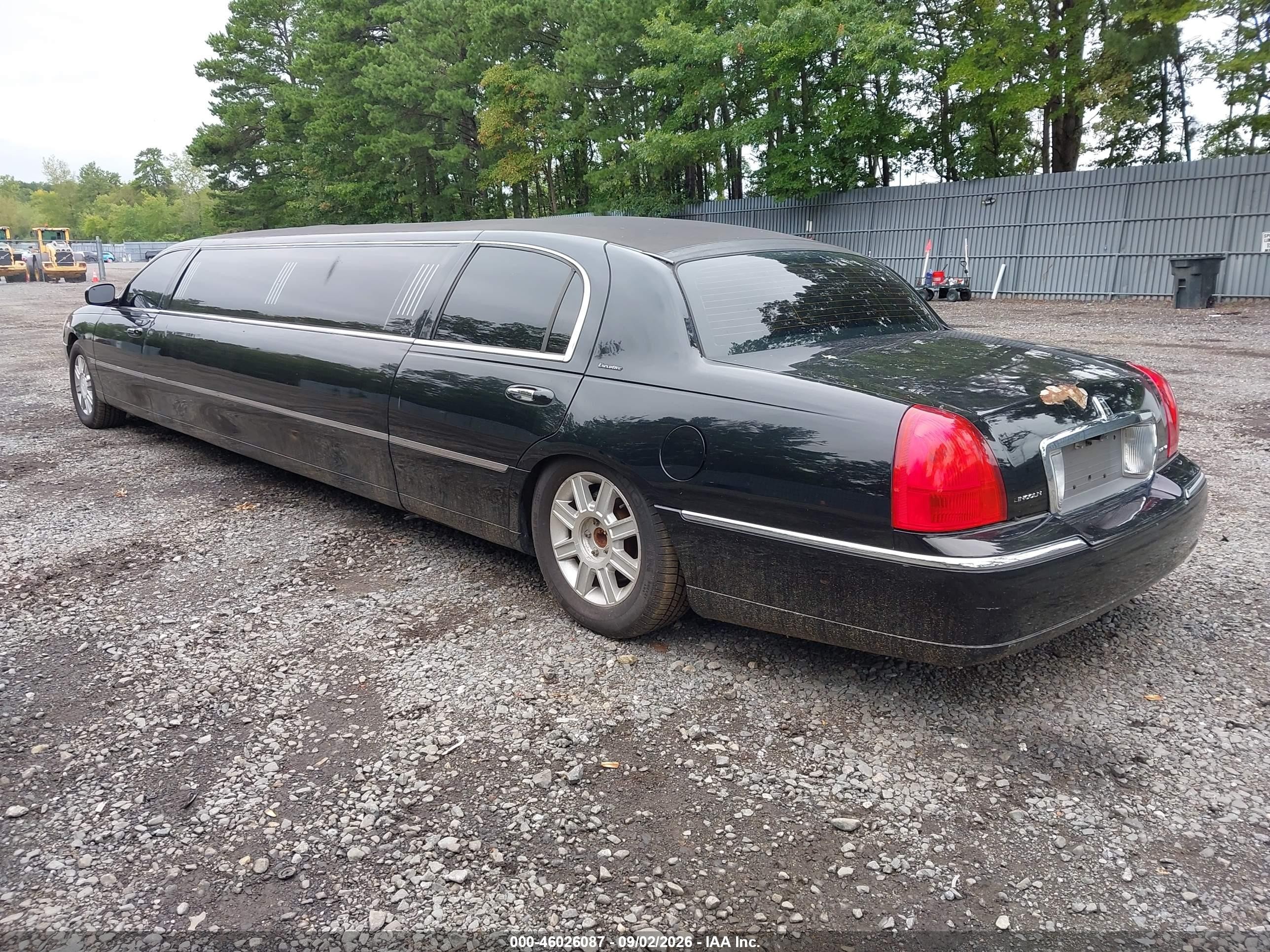 2006 Lincoln Town Car Executive Черный vin: 1L1FM88W66Y650190