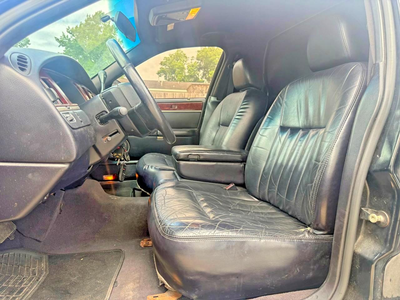2005 Lincoln Town Car Executive Black vin: 1L1FM88W85Y609574