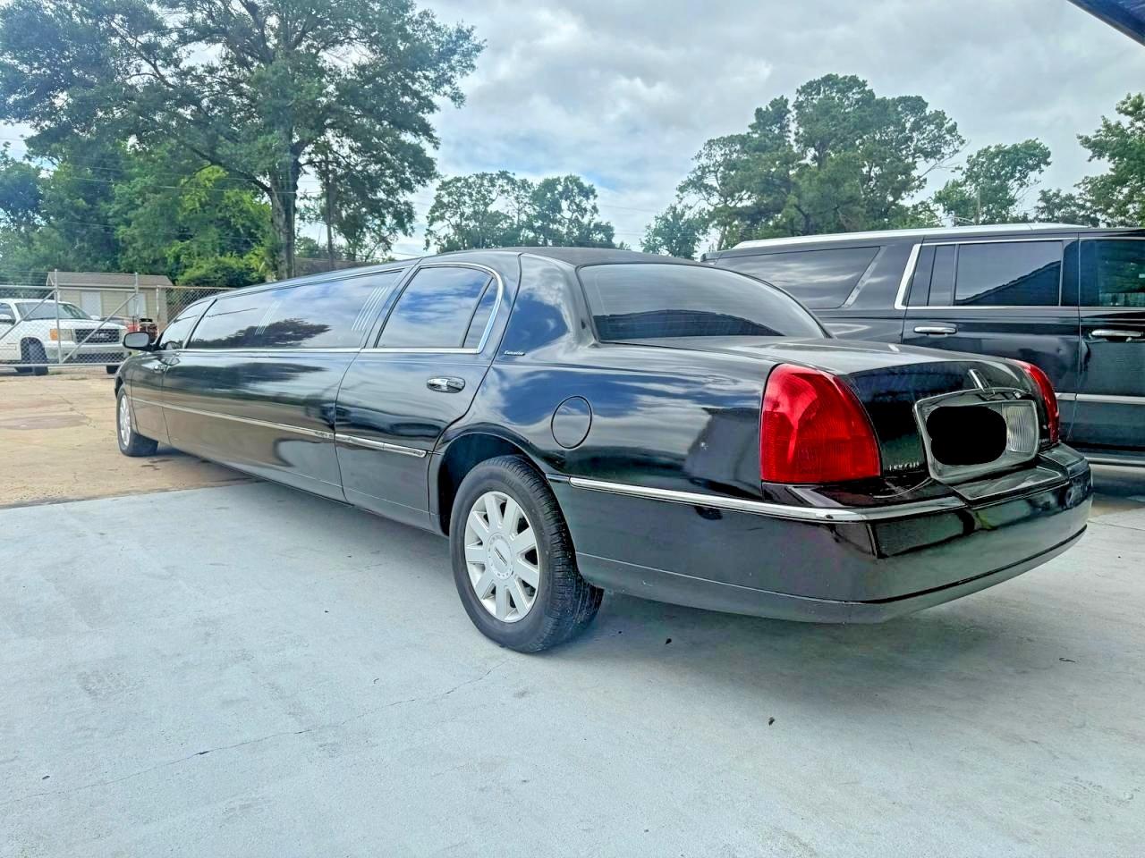 2005 Lincoln Town Car Executive Black vin: 1L1FM88W85Y609574