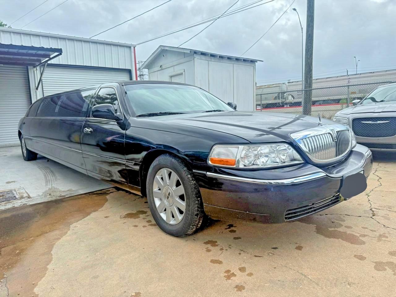 2005 Lincoln Town Car Executive Black vin: 1L1FM88W85Y609574