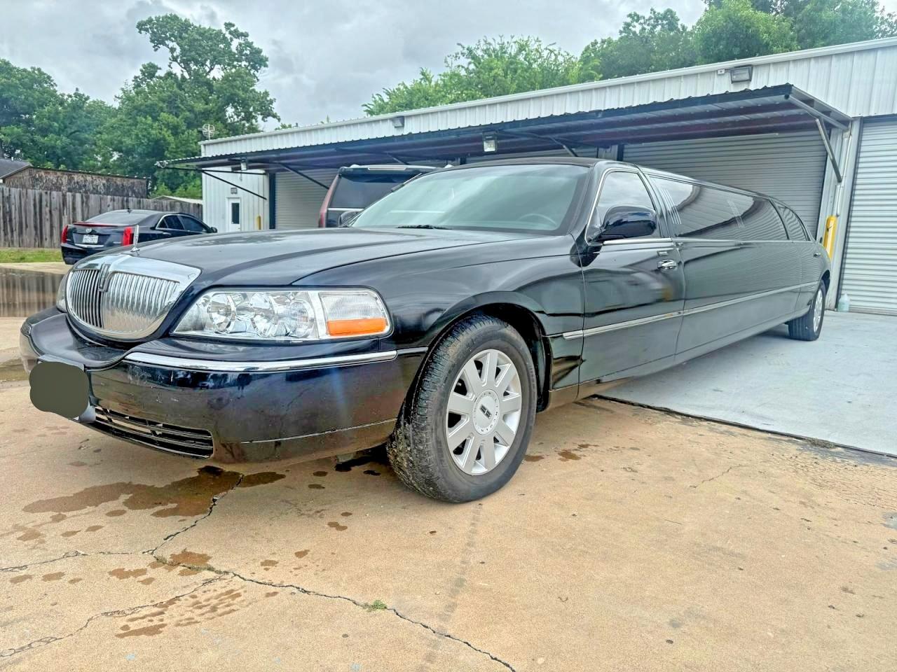 2005 Lincoln Town Car Executive Black vin: 1L1FM88W85Y609574
