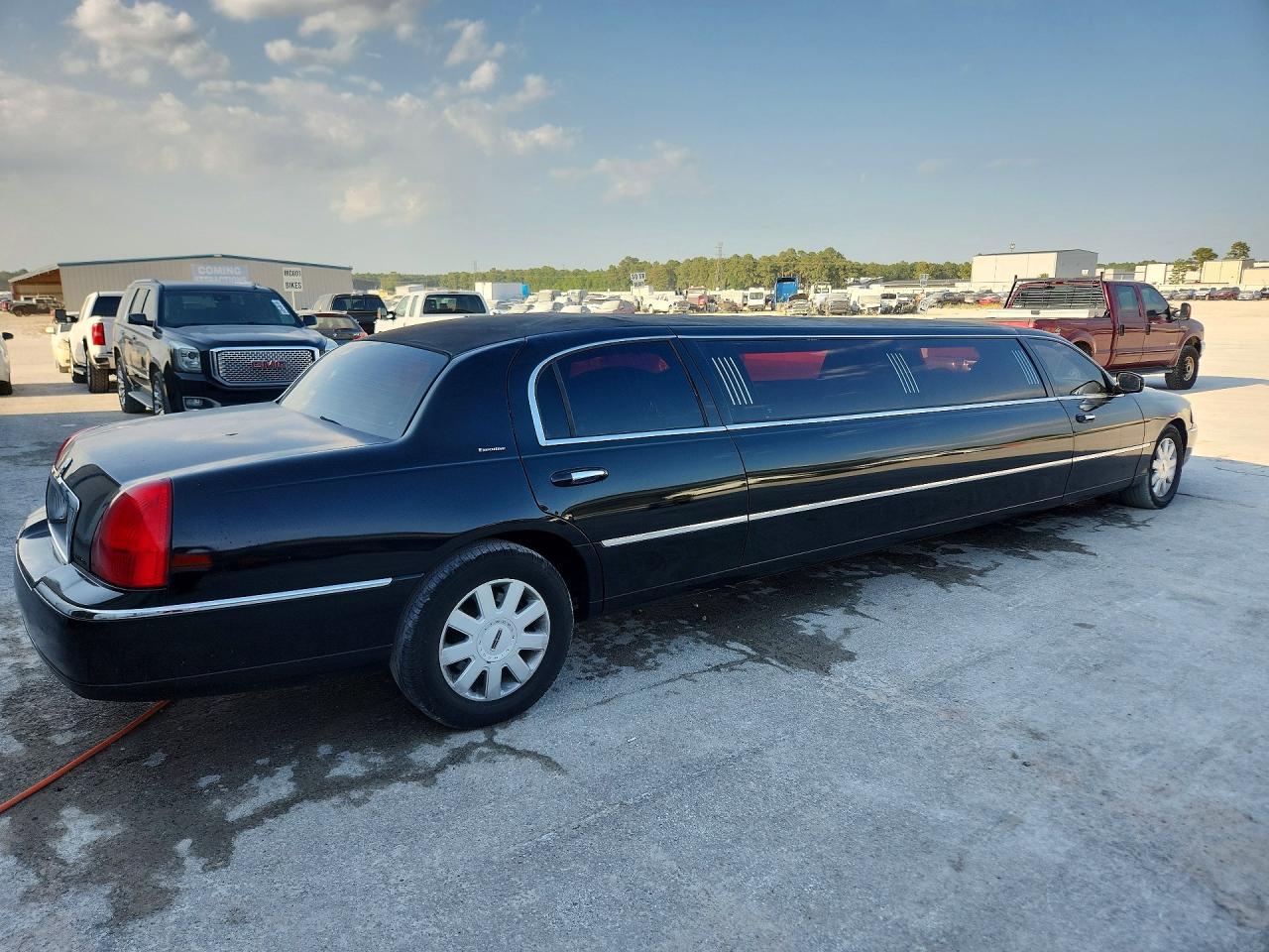 2005 Lincoln Town Car Executive Black vin: 1L1FM88W85Y609574