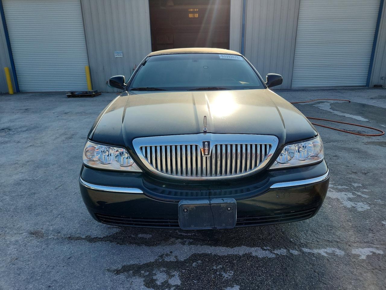 2005 Lincoln Town Car Executive Black vin: 1L1FM88W85Y609574