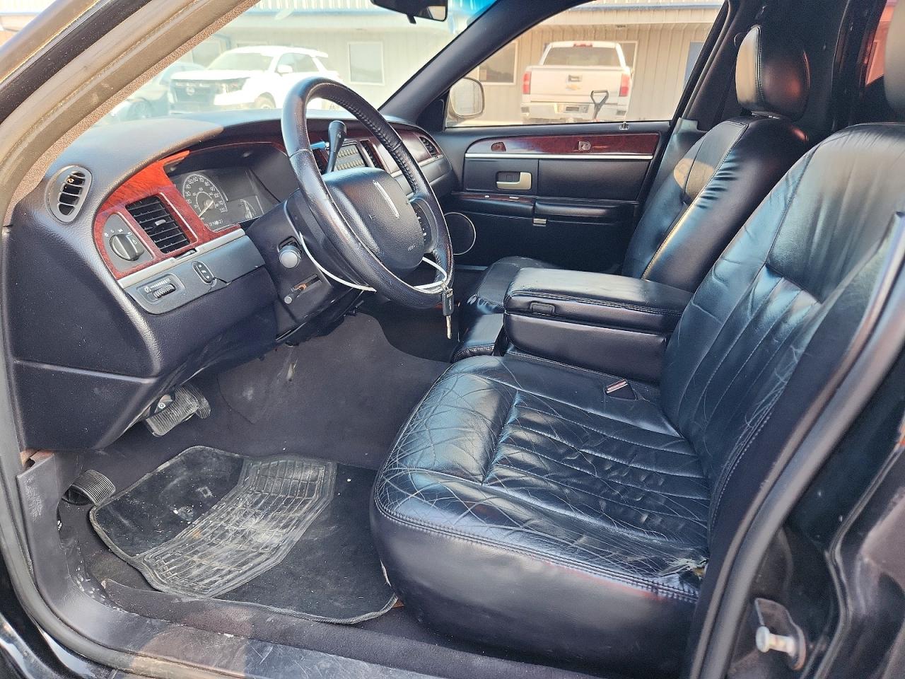 2005 Lincoln Town Car Executive Black vin: 1L1FM88W85Y609574