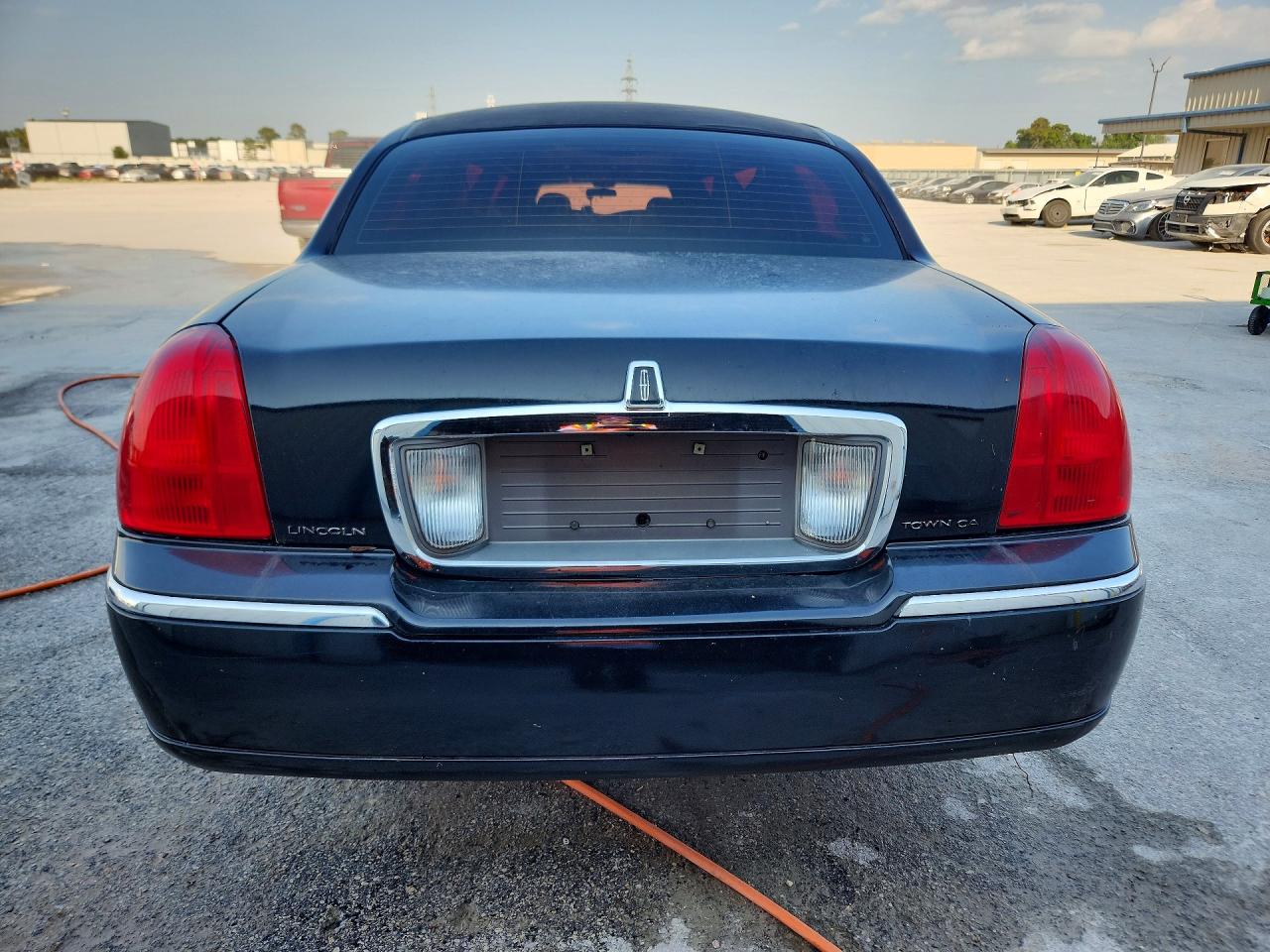 2005 Lincoln Town Car Executive Black vin: 1L1FM88W85Y609574