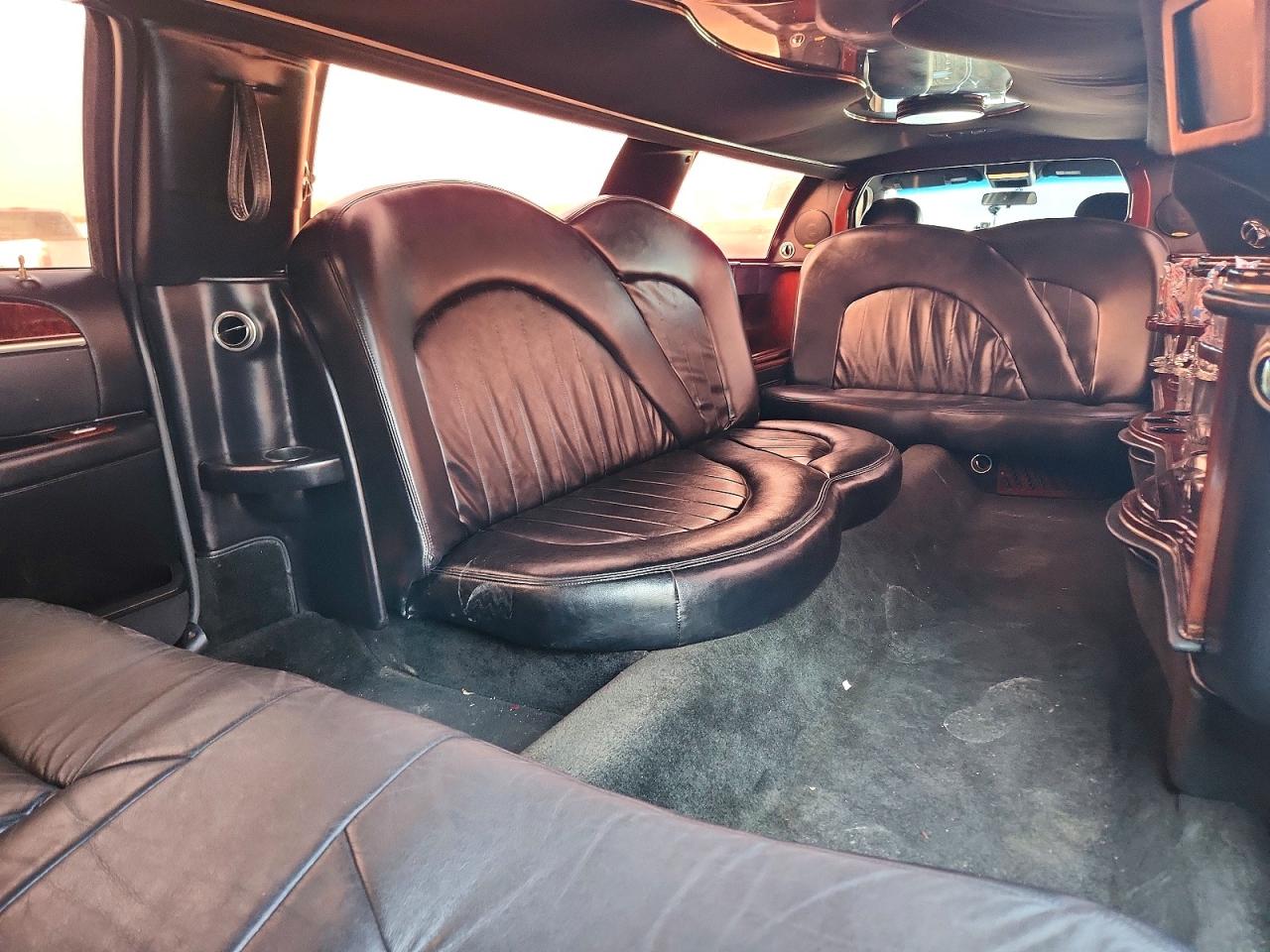 2005 Lincoln Town Car Executive Black vin: 1L1FM88W85Y609574