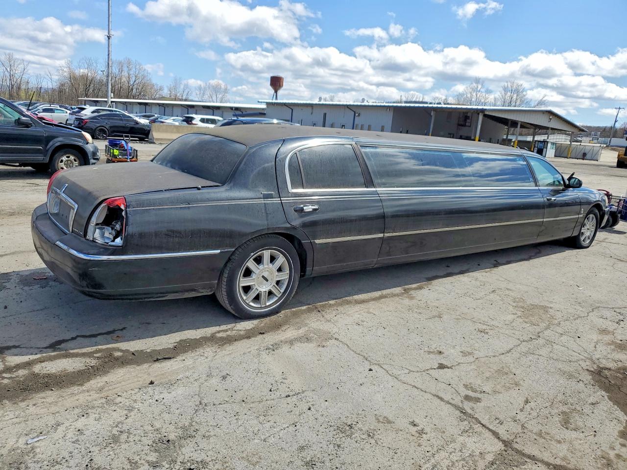 2007 Lincoln Town Car Executive Black vin: 1L1FM88W97Y634812