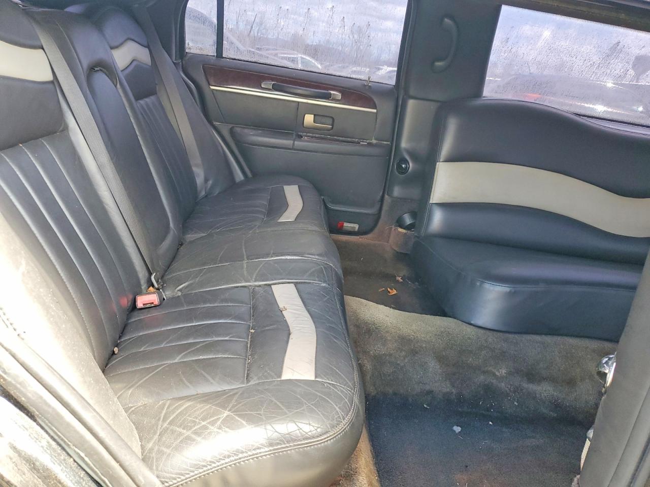 2007 Lincoln Town Car Executive Black vin: 1L1FM88W97Y634812