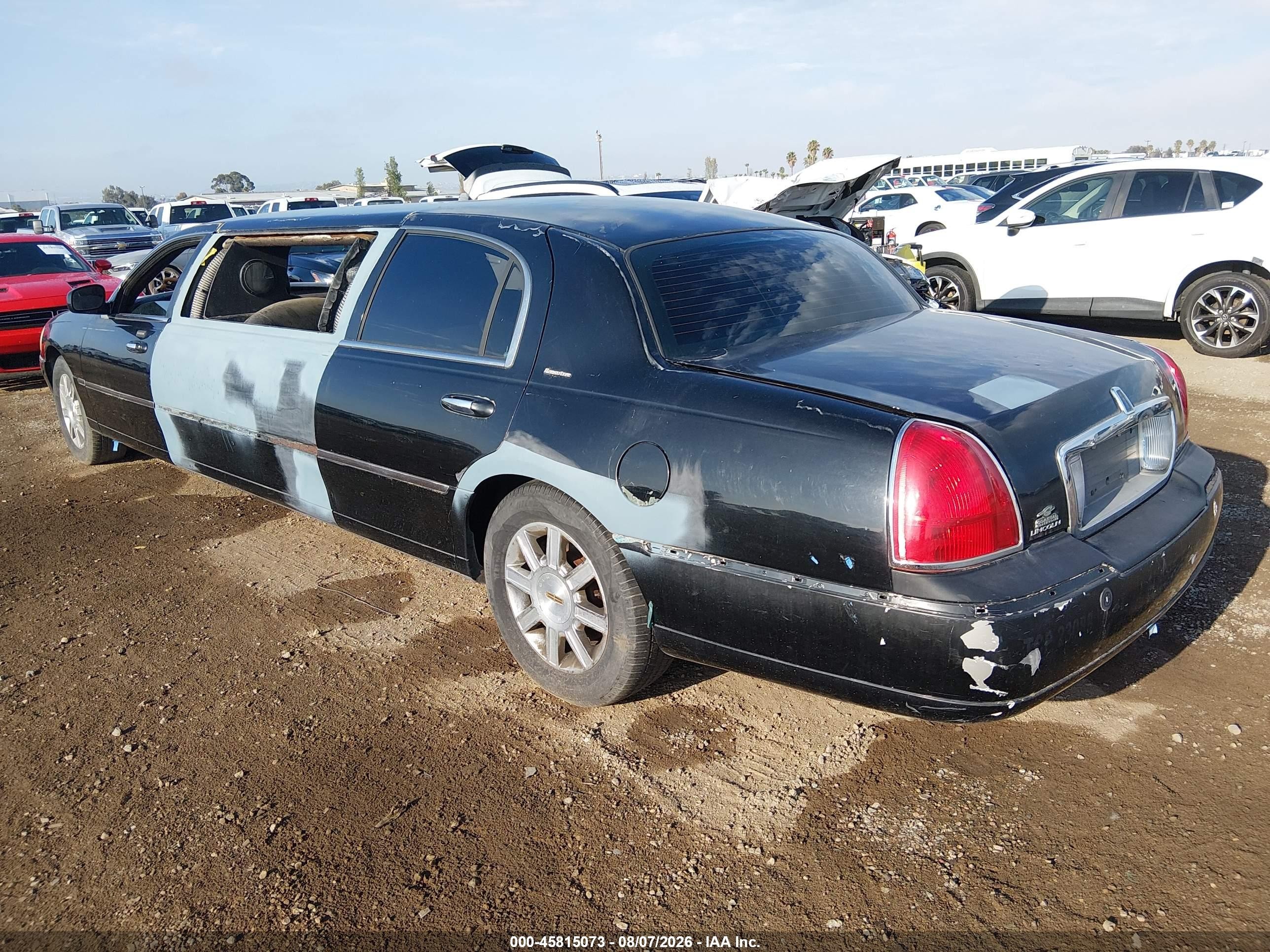 2005 Lincoln Town Car Executive Black vin: 1L1FM88WX5Y652538