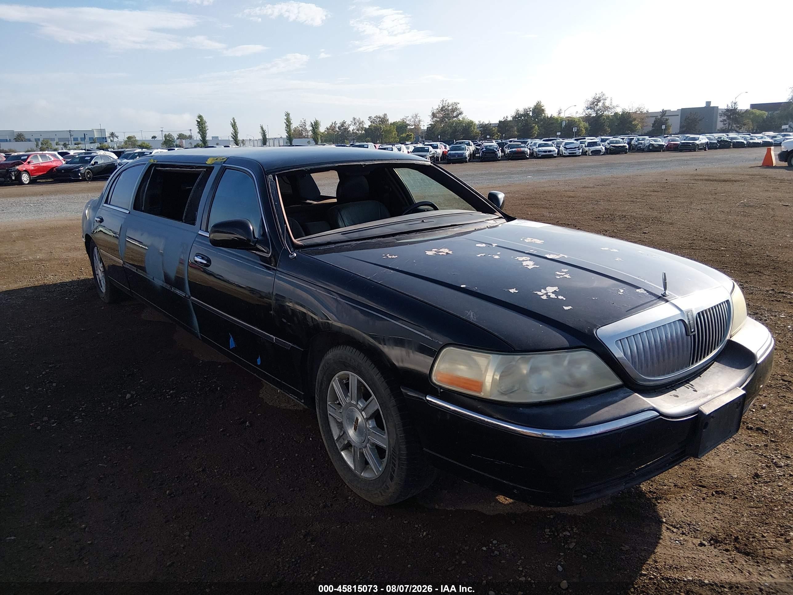 2005 Lincoln Town Car Executive Black vin: 1L1FM88WX5Y652538