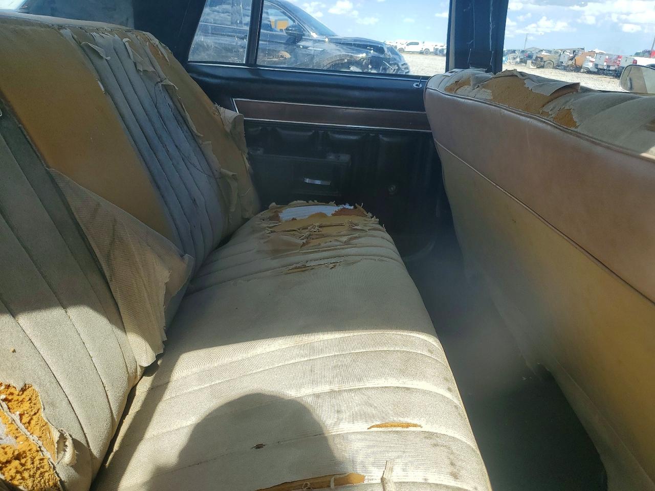 1977 Chevrolet Impala 4d Tan vin: 1L69U7S269079