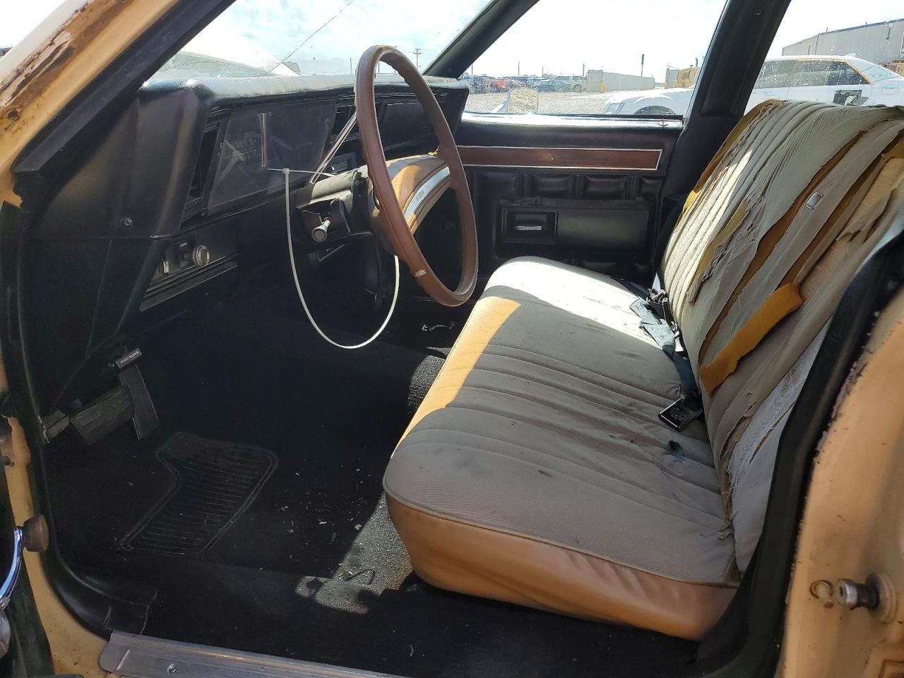 1977 Chevrolet Impala 4d Tan vin: 1L69U7S269079