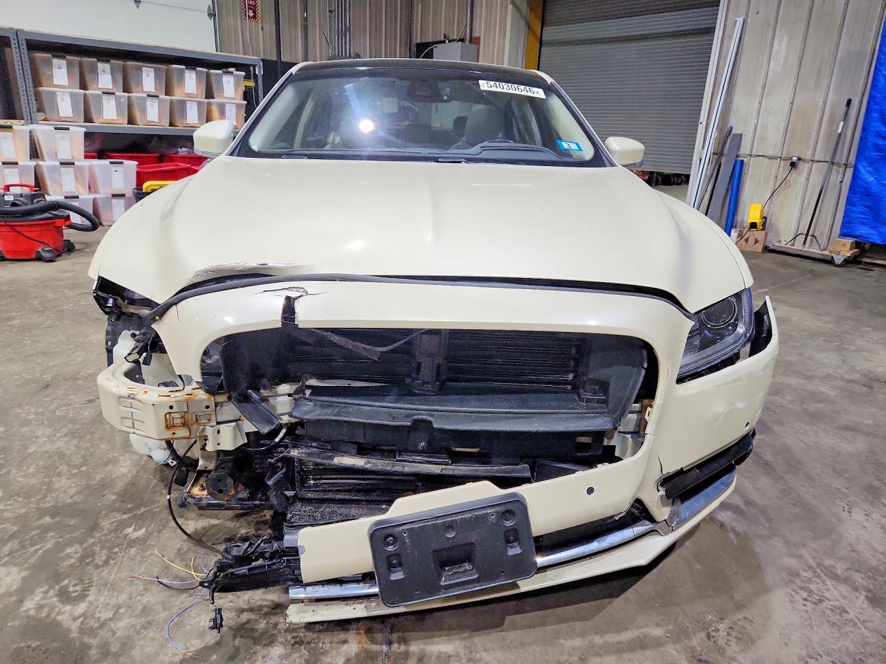 2018 Lincoln Continental Reserve Cream vin: 1LN6L9NP5J5602307