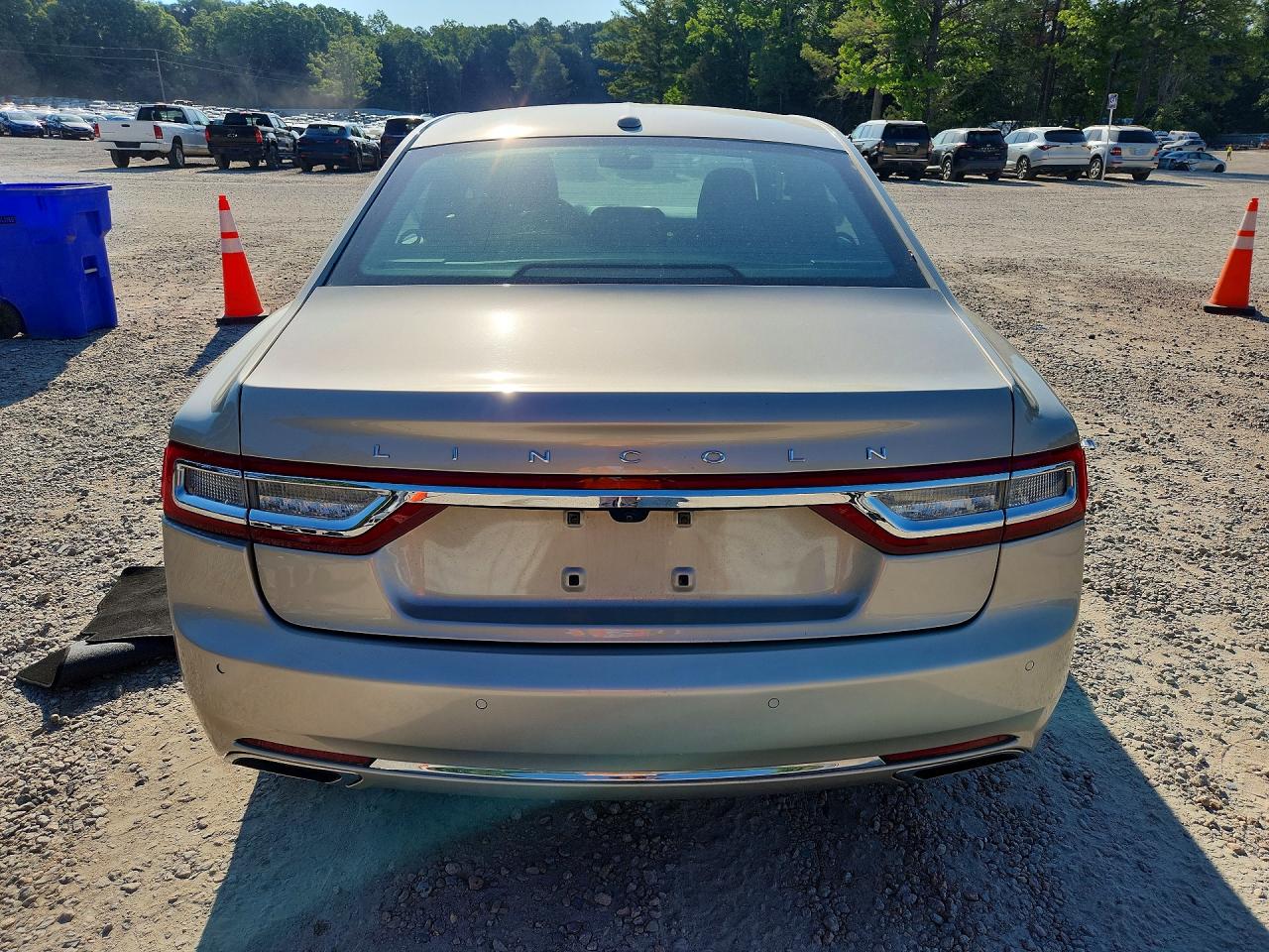 2017 Lincoln Continental Reserve Gold vin: 1LN6L9RP7H5623633