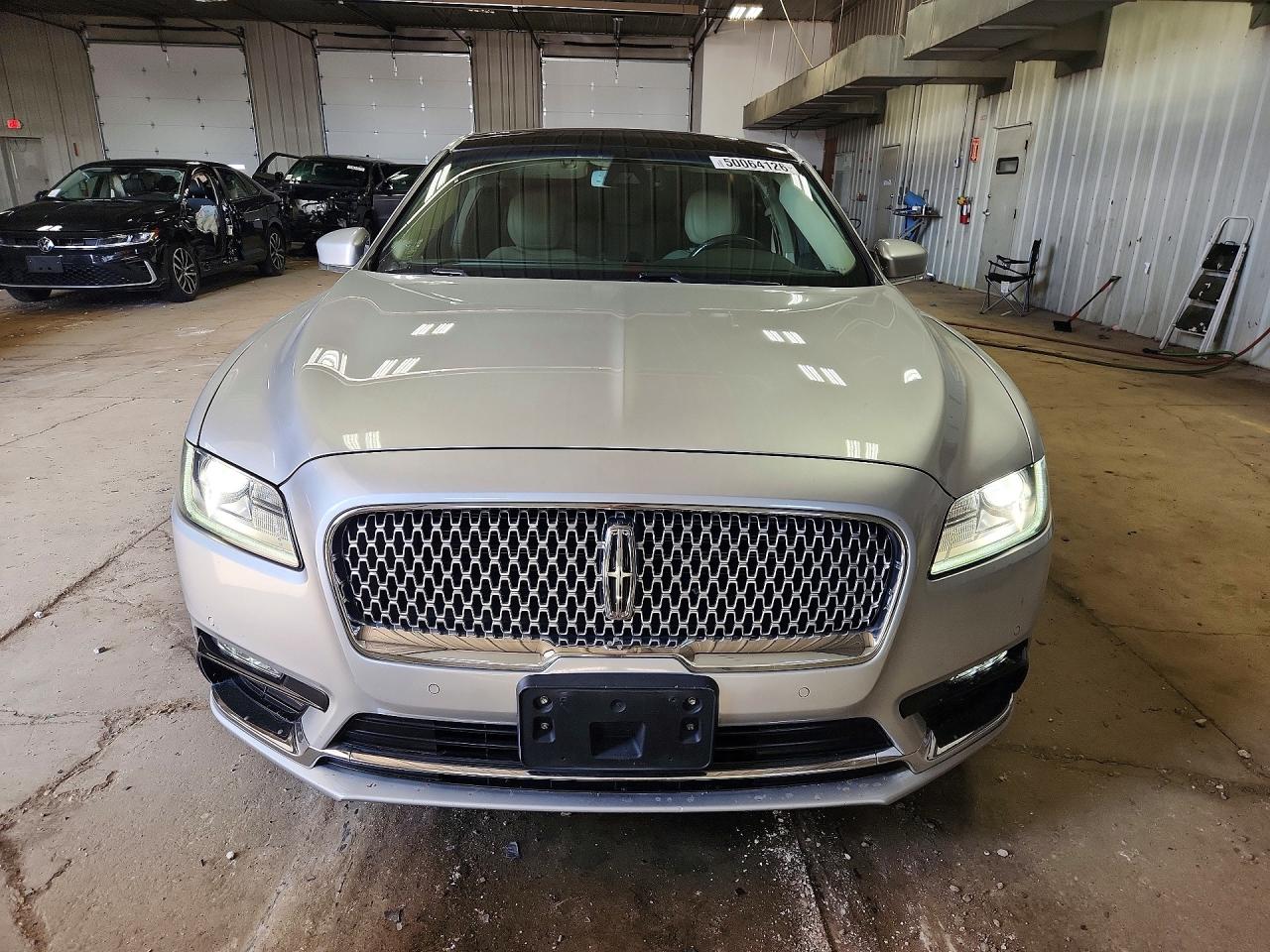 2018 Lincoln Continental Select Серебряный vin: 1LN6L9TKXJ5601855