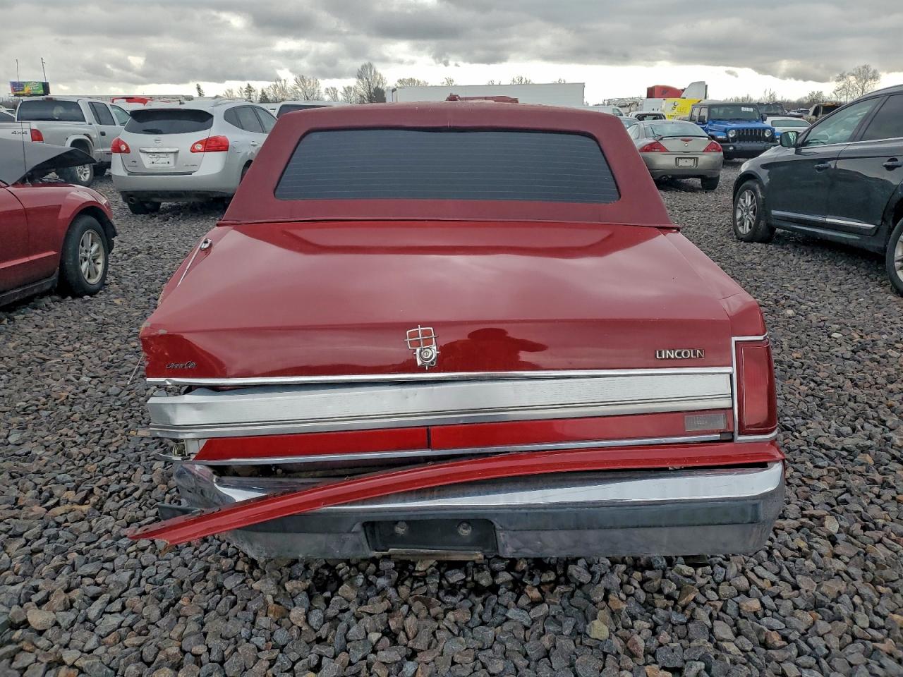 1989 Lincoln Town Car Red vin: 1LNBM81F3KY787265
