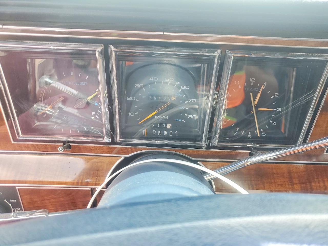 1989 Lincoln Town Car Signature White vin: 1LNBM82F5KY797066