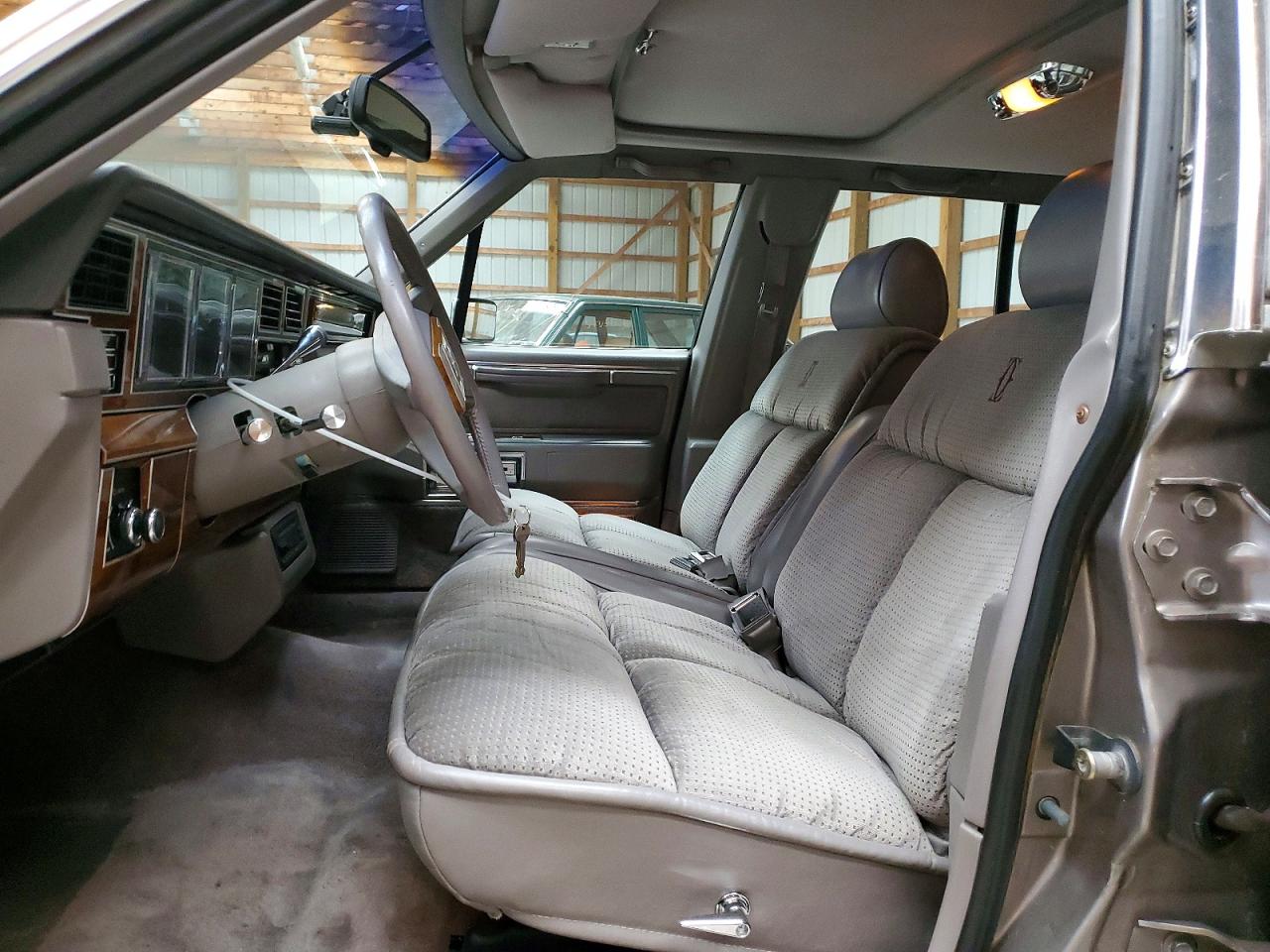 1989 Lincoln Town Car Executive L Silver vin: 1LNBM83F7KY627418