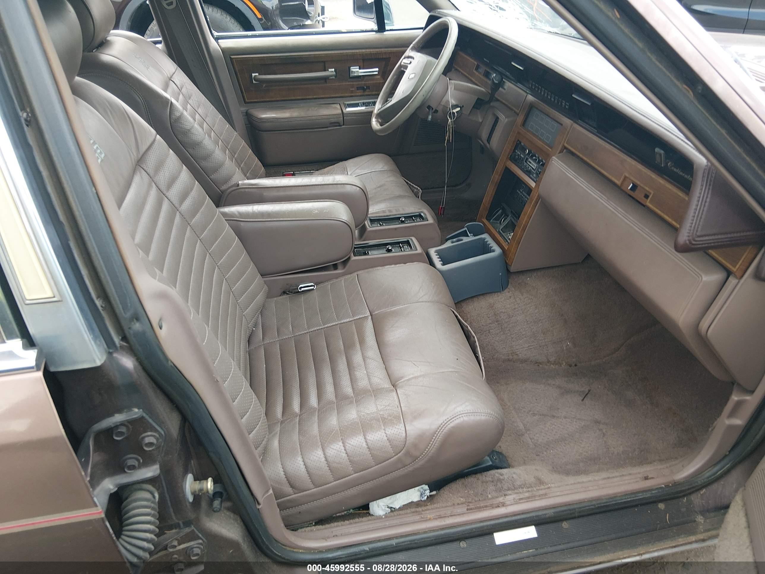 1987 Lincoln Continental Givenchy Brown vin: 1LNBM98F4HY632583