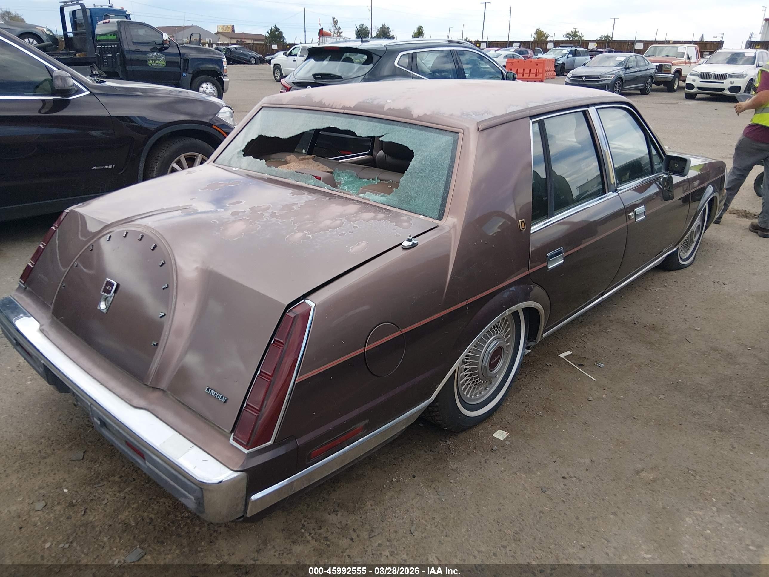 1987 Lincoln Continental Givenchy Brown vin: 1LNBM98F4HY632583